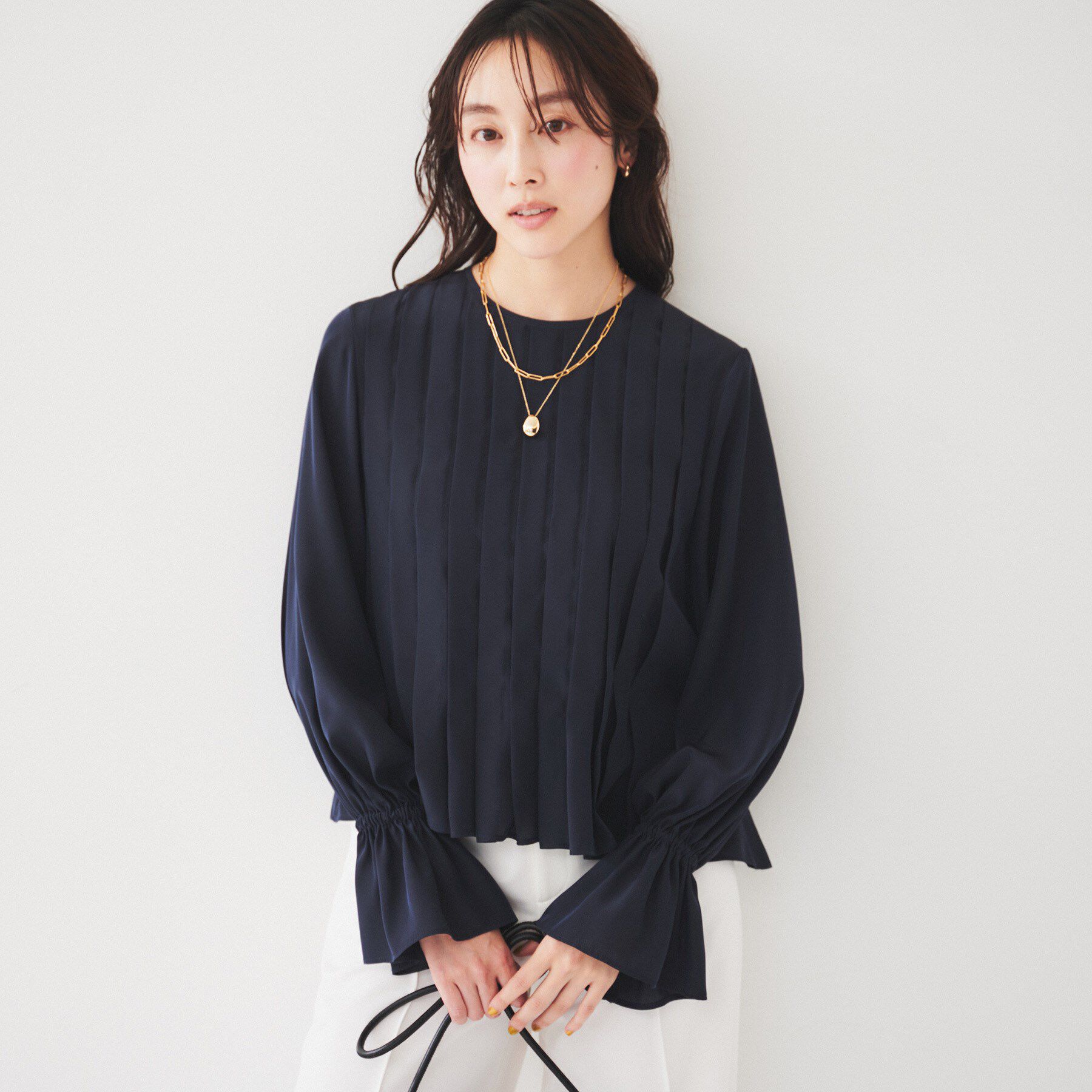 UNTITLED「【光沢/オンオフ使える】フロントタックブラウス」|シャツ・ブラウス|