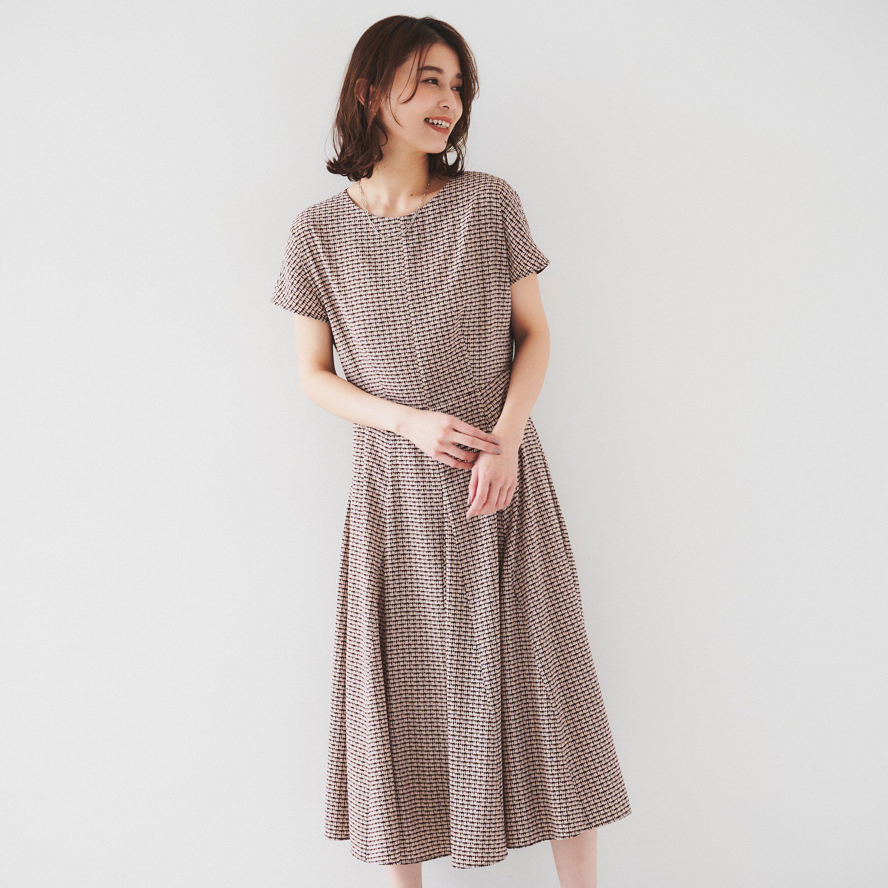 UNTITLED「【きれいめ/洗える/夏ワンピ】ジオメトリック柄ワンピース」|ワンピース|ブラウン(143)