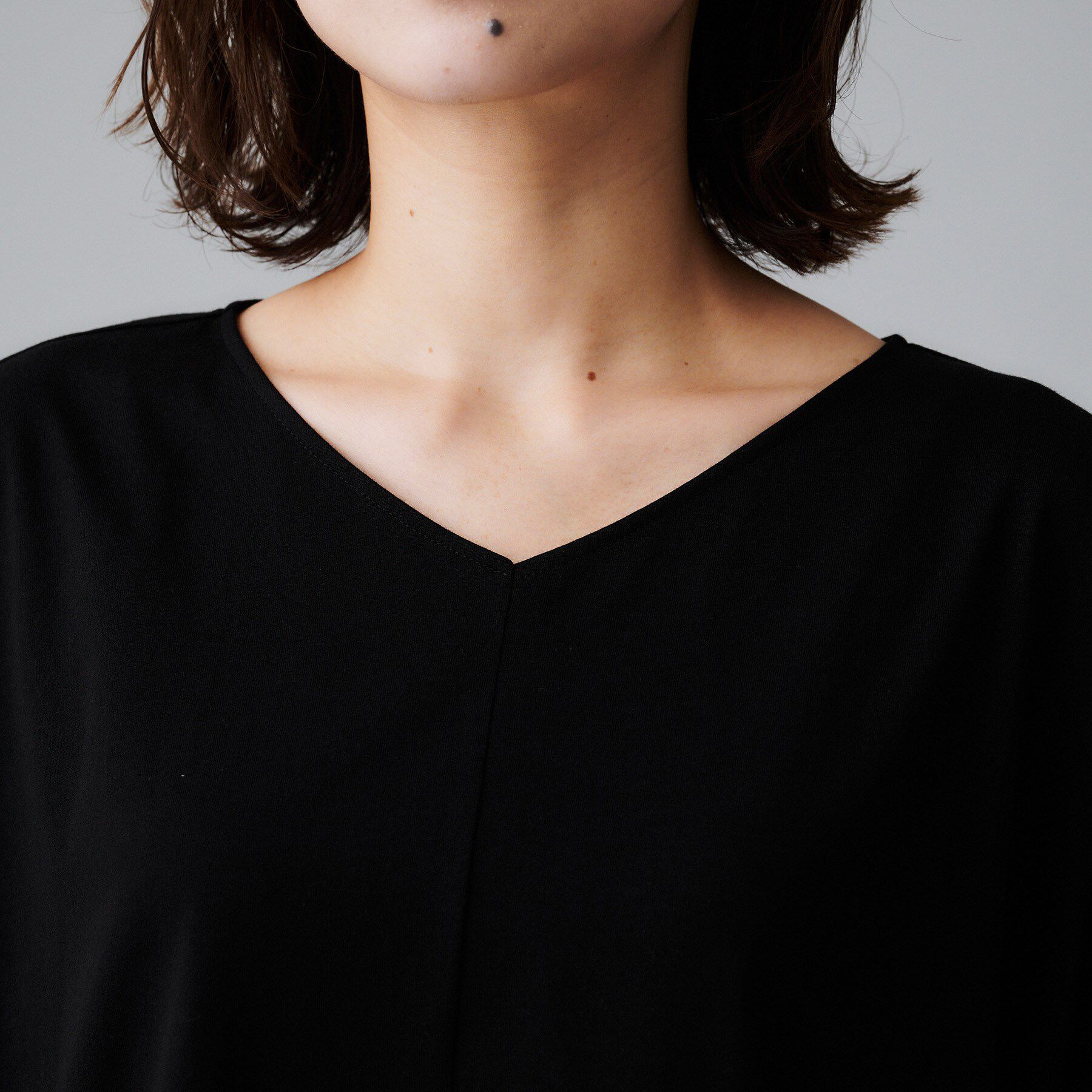 UNTITLED「【接触冷感/洗える】Vネックコットンプルオーバー」|Tシャツ・カットソー|