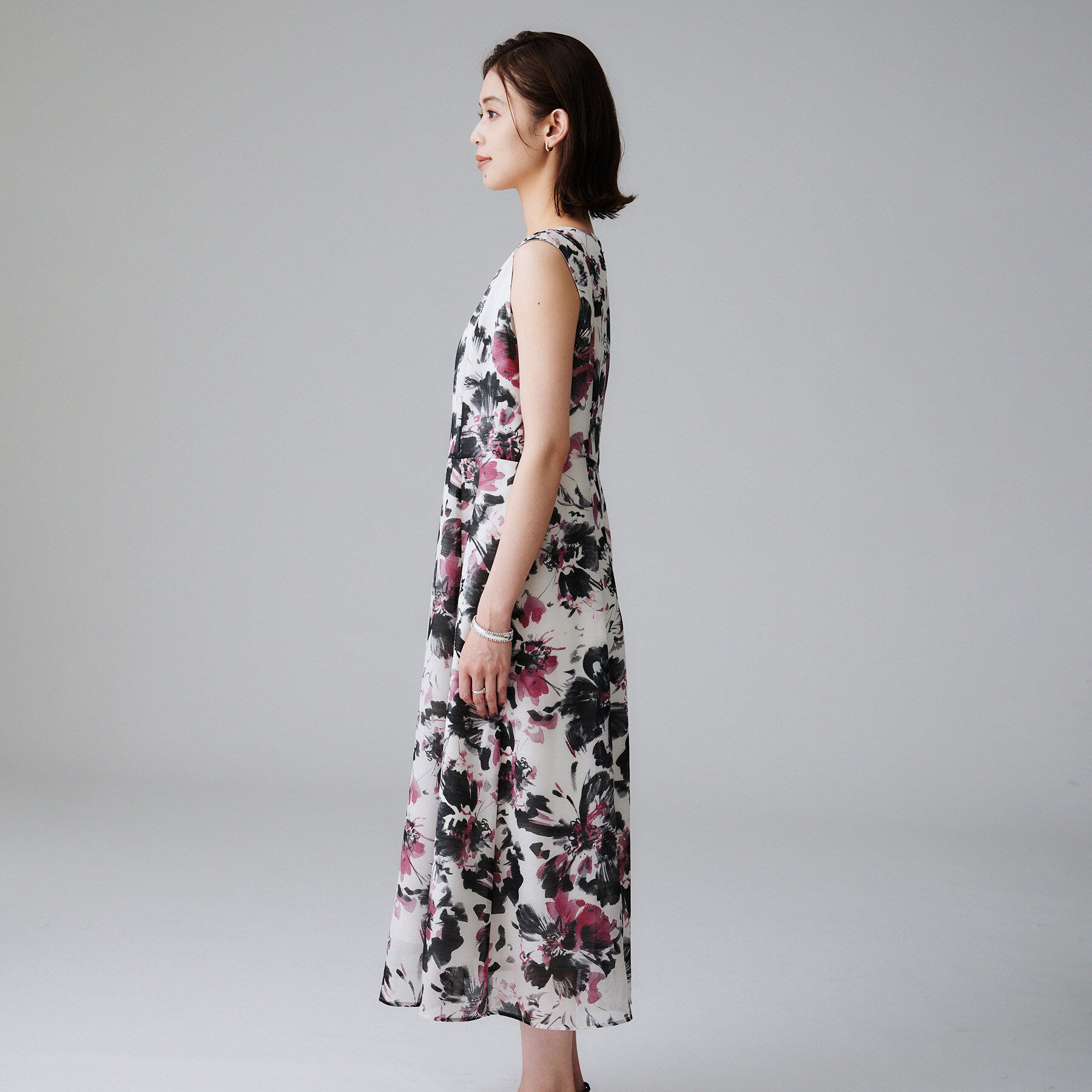 UNTITLED「【シアー/エレガント/花柄/夏ワンピ】ペイントフラワーワンピース」|ワンピース|