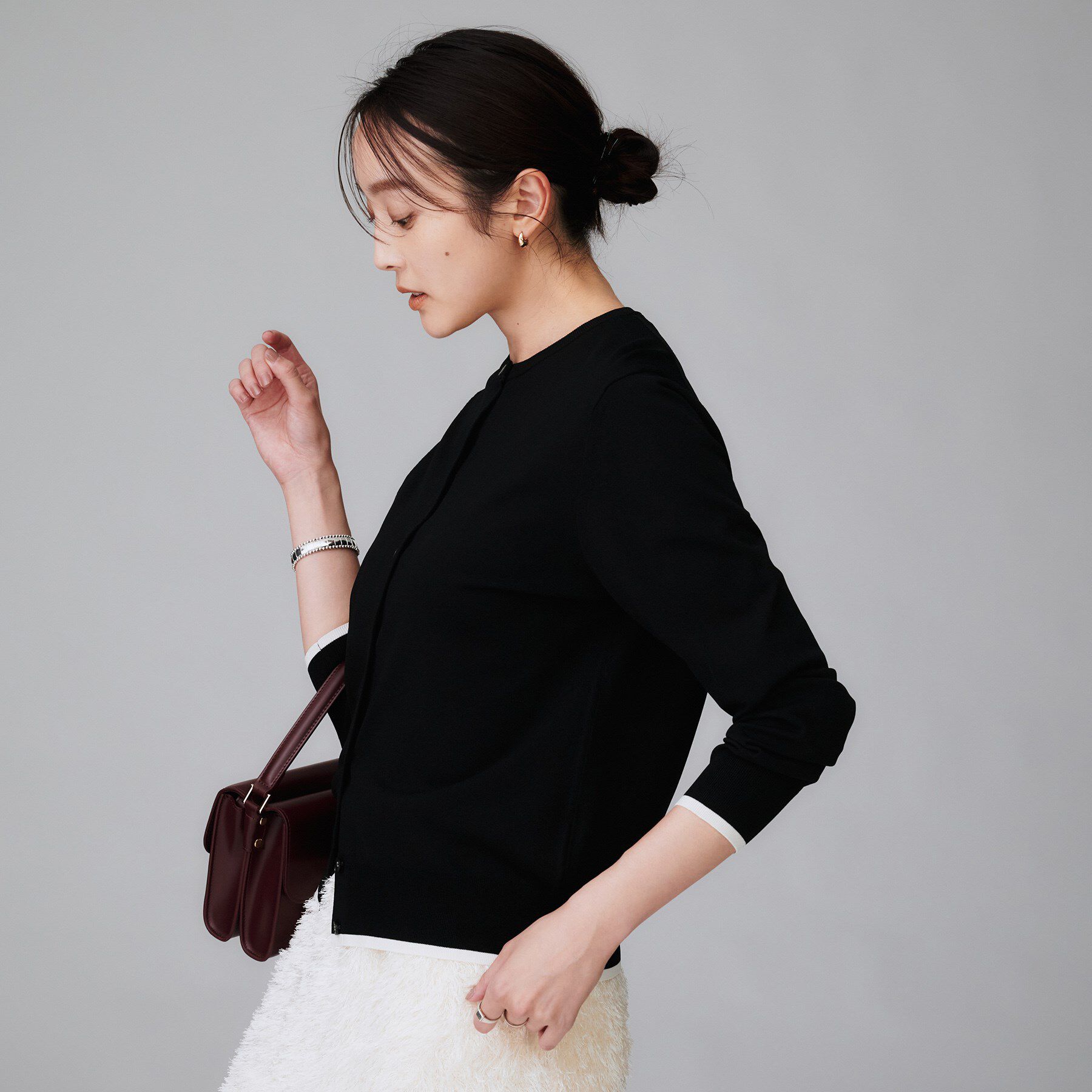 UNTITLED「【朝晩の羽織に/アンサンブル可/薄手】ベーシッククルーネックカーディガン」|カーディガン|