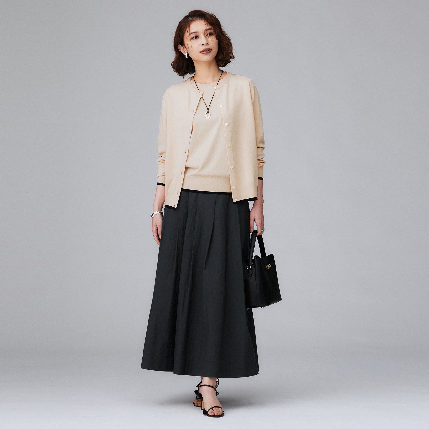 UNTITLED「【朝晩の羽織に/アンサンブル可/薄手】ベーシッククルーネックカーディガン」|カーディガン|