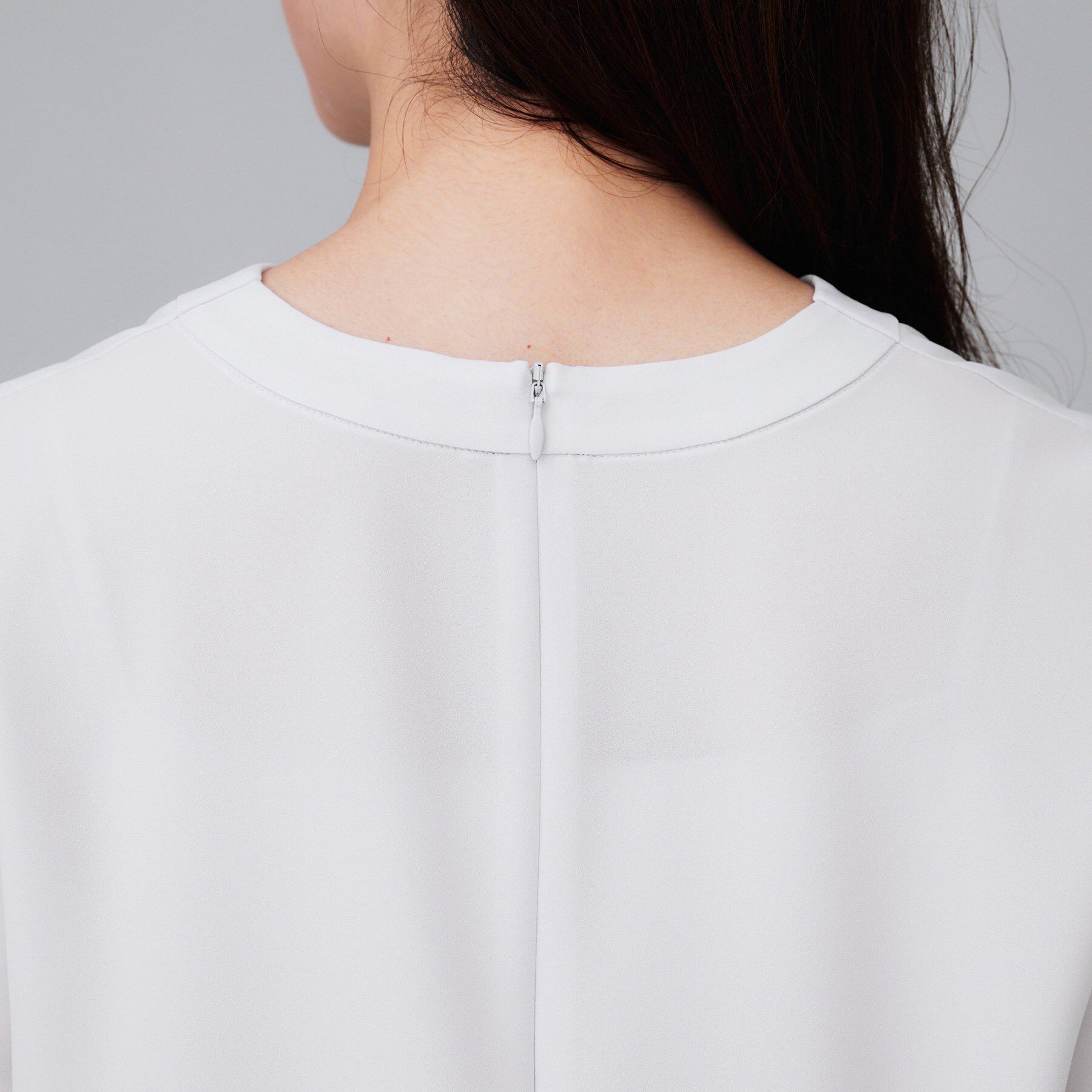 UNTITLED「【洗える/ストレッチ/通勤】Vネックブラウス」|シャツ・ブラウス|