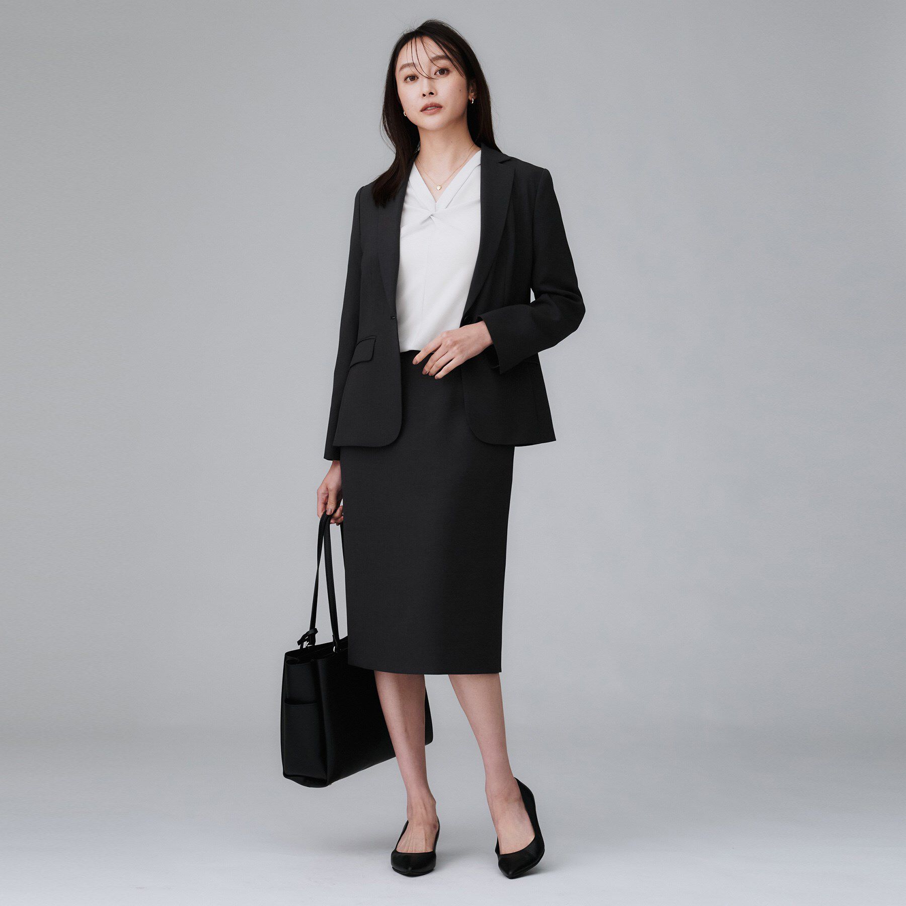 UNTITLED「【洗える/ストレッチ/通勤】Vネックブラウス」|シャツ・ブラウス|