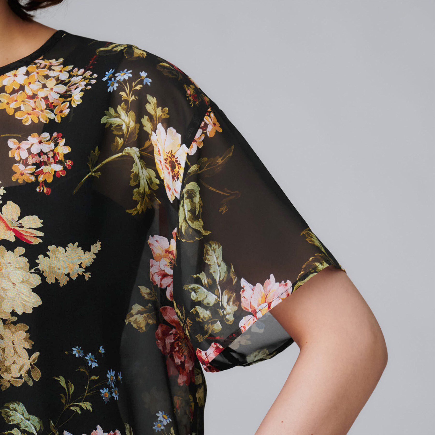 UNTITLED「【セットアップ可/花柄エレガント】アンティークフラワー柄ブラウス」|シャツ・ブラウス|