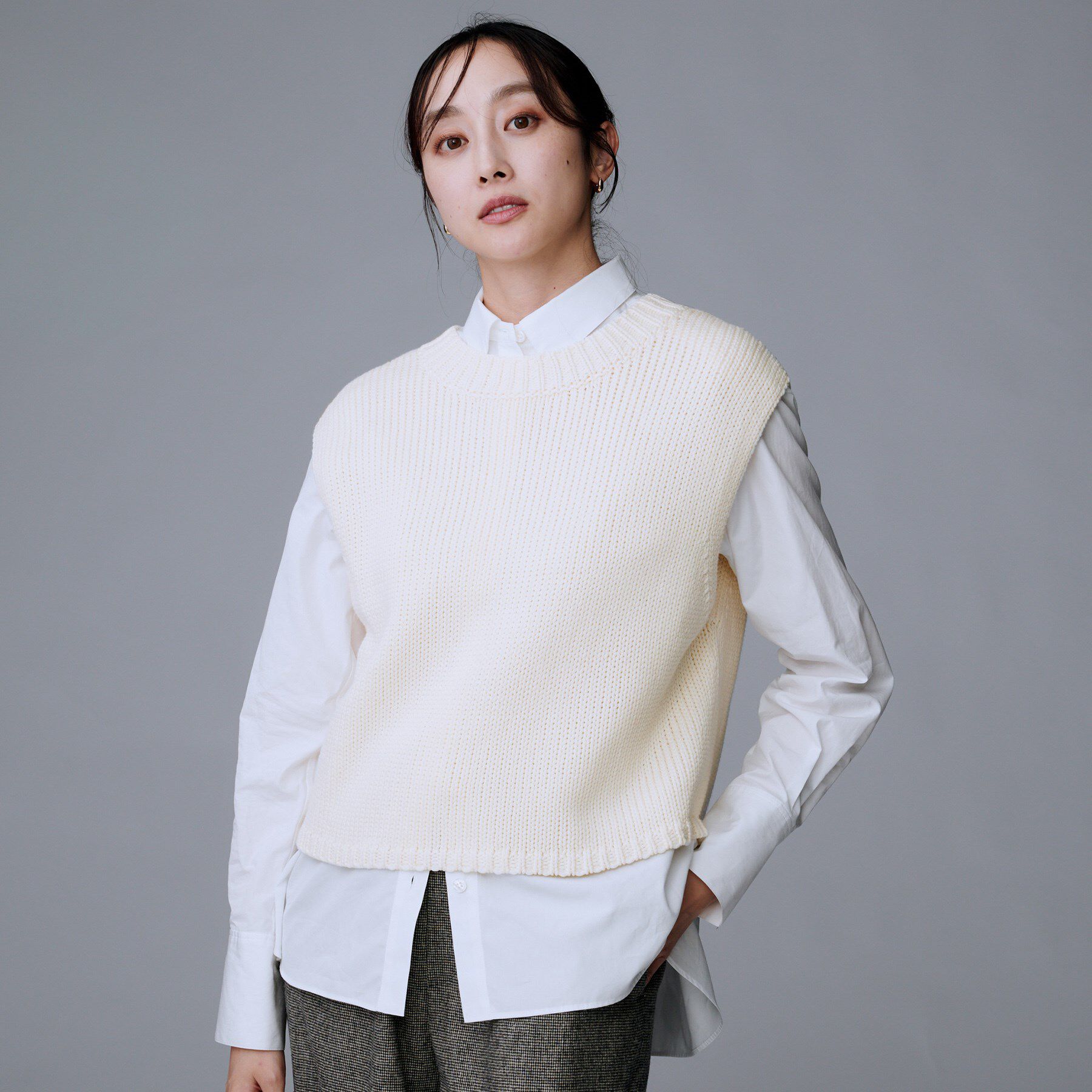 UNTITLED「【レイヤード/前ボタン】2WAYニットベスト」|ニット・セーター|