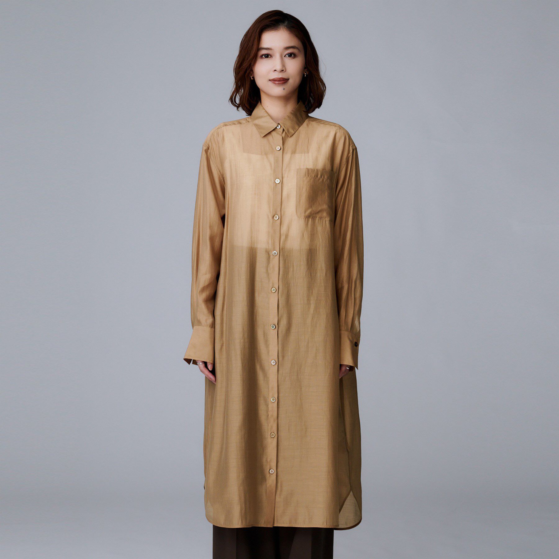 UNTITLED「【ニットと重ね着に/前開きボタン】シアーロングシャツ」|ワンピース|