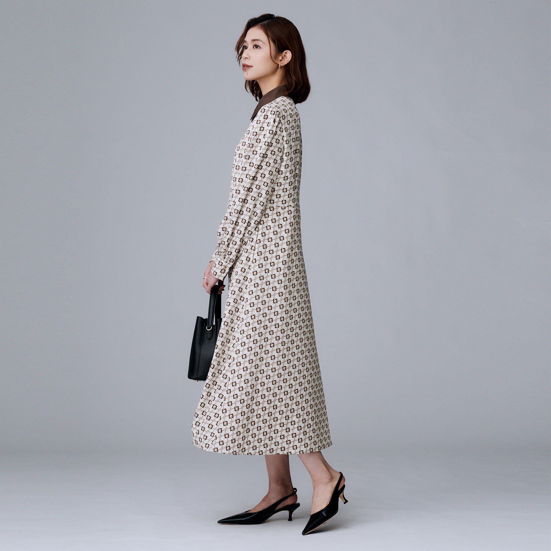 UNTITLED「【ウエストリボン/前開きボタン/レトロモダン】チェーン柄フレアワンピース」|ワンピース|