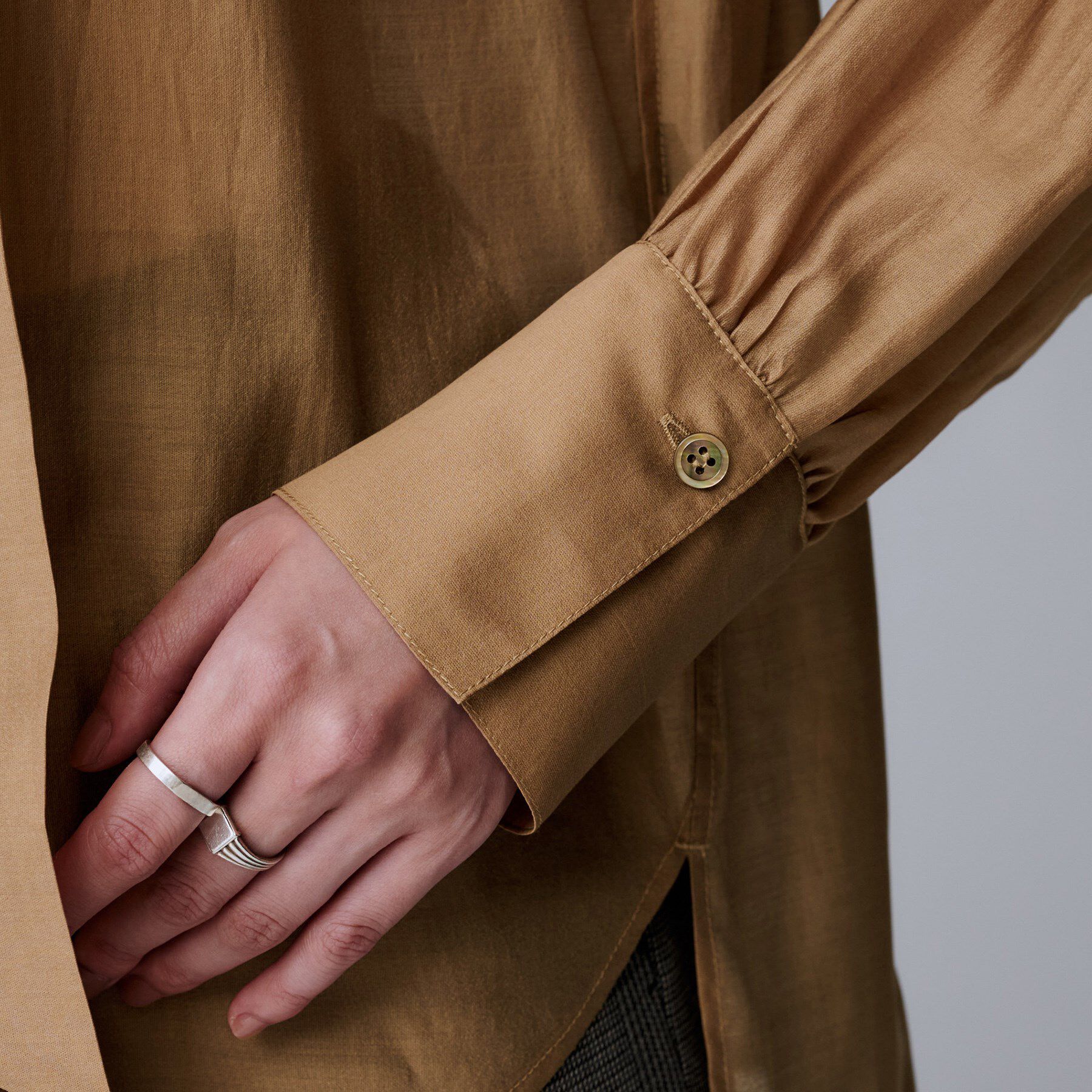 UNTITLED「【ボウタイリボン/バンドカラー/レイヤード】2WAYシアーブラウス」|シャツ・ブラウス|