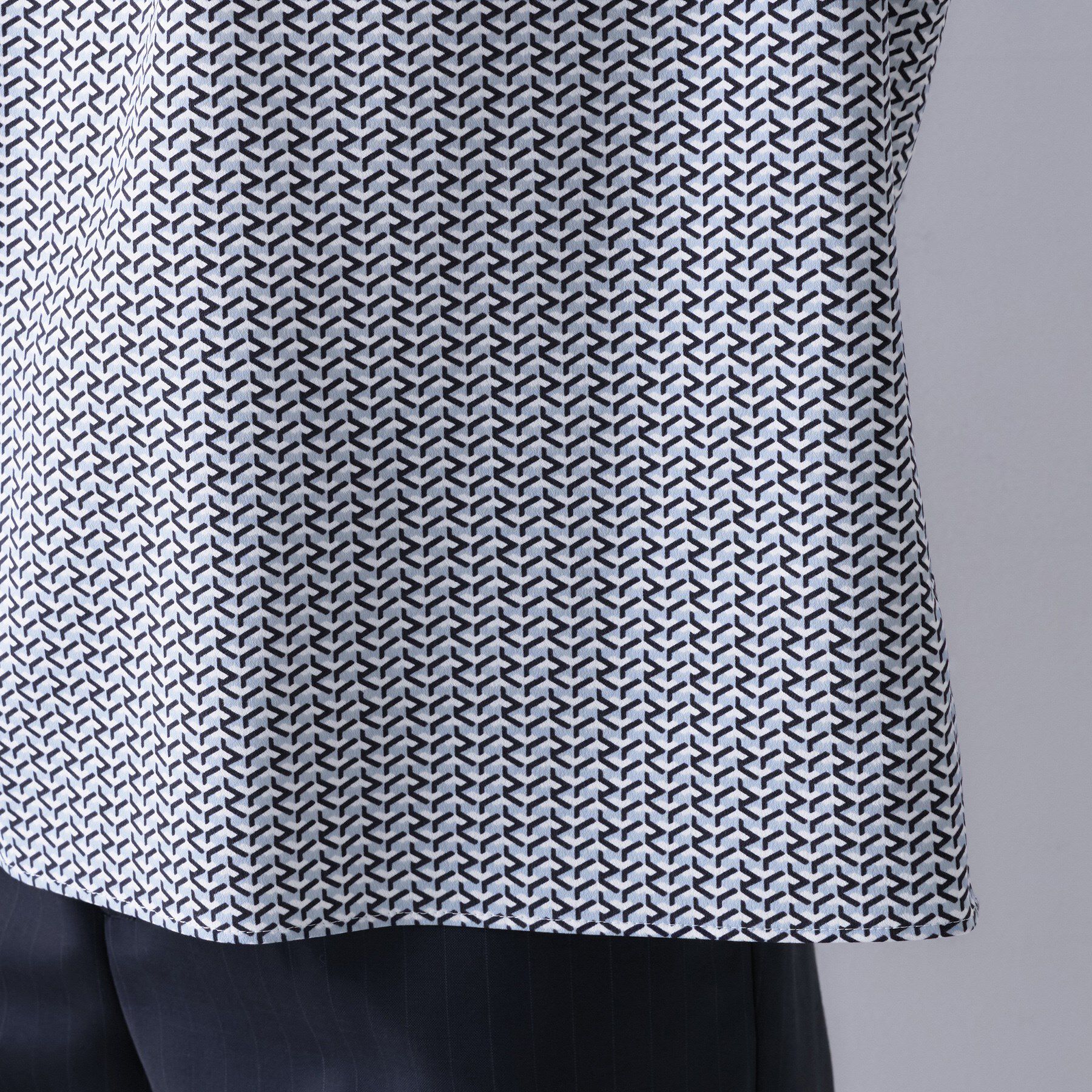 UNTITLED「【洗える/お仕事着】ジオメトリック ハイネックブラウス」|シャツ・ブラウス|