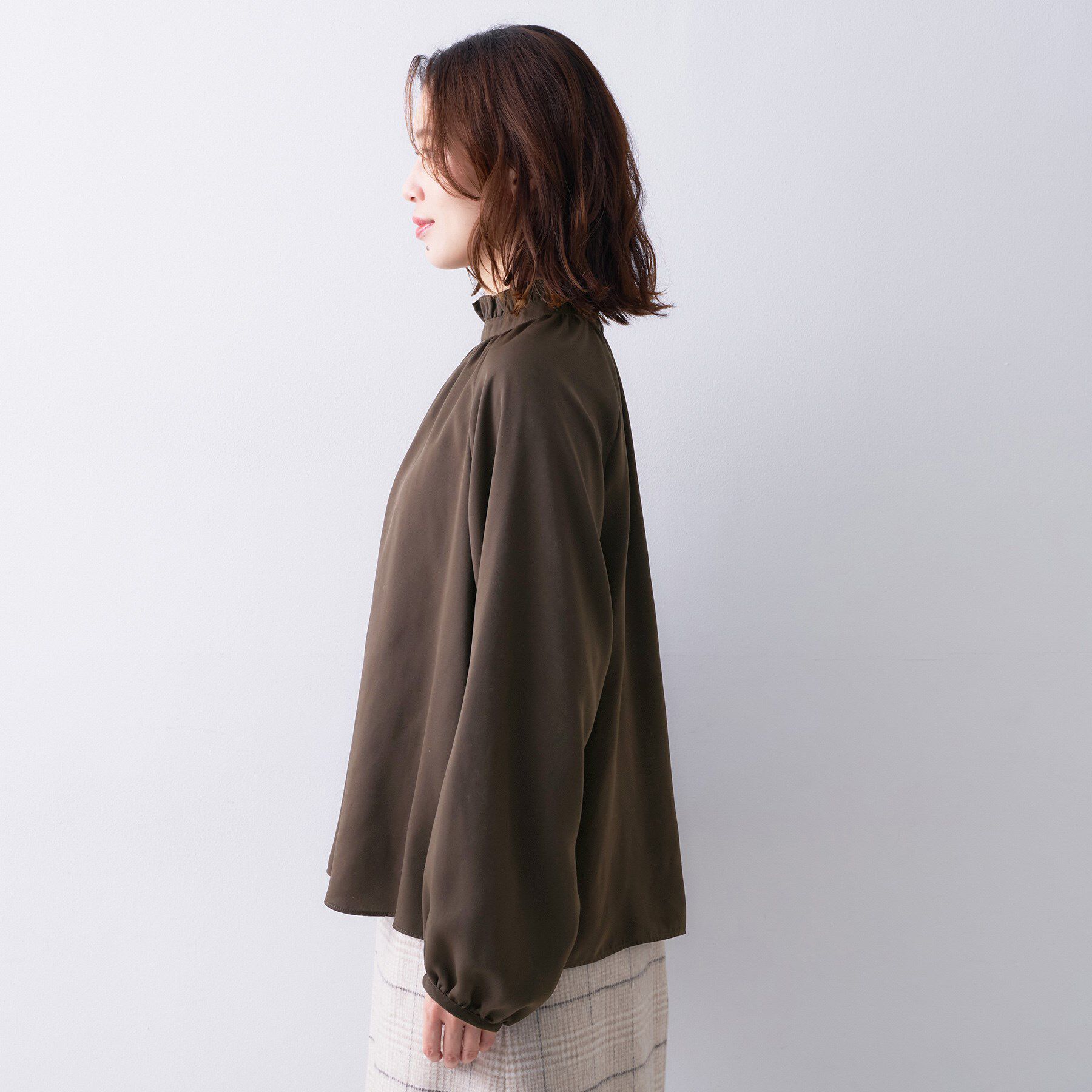 UNTITLED「【エレガント/お仕事着にも】スタンドフリルネック ブラウス」|シャツ・ブラウス|