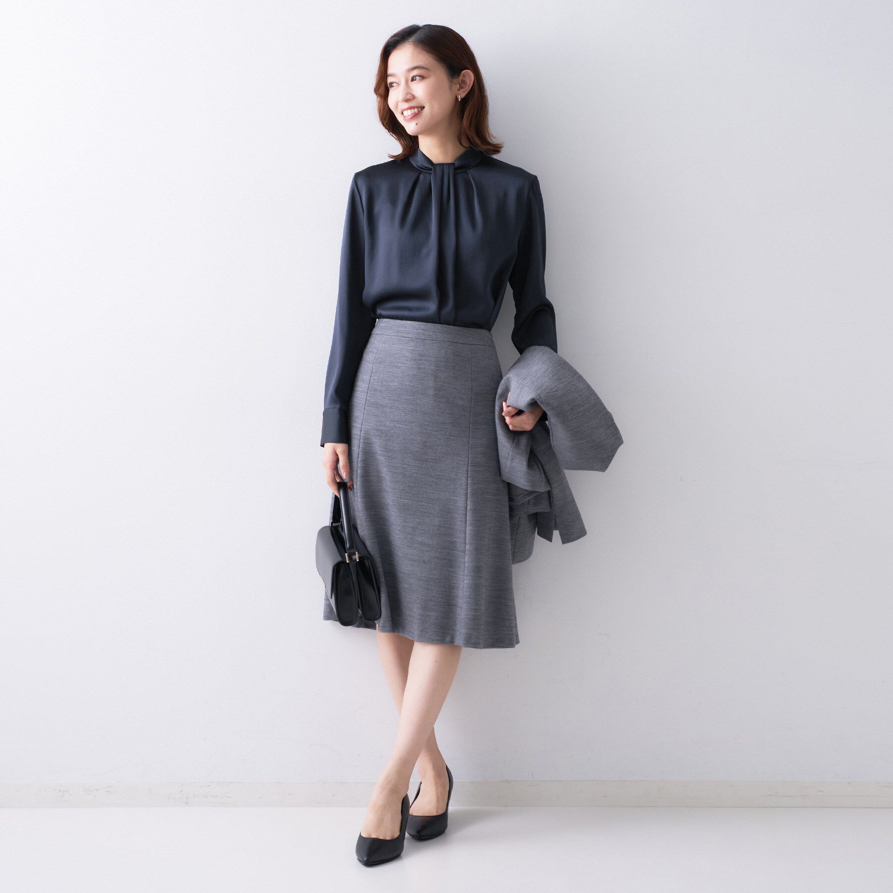 UNTITLED「【きれいめ/お仕事着】サテンドレープブラウス」|シャツ・ブラウス|