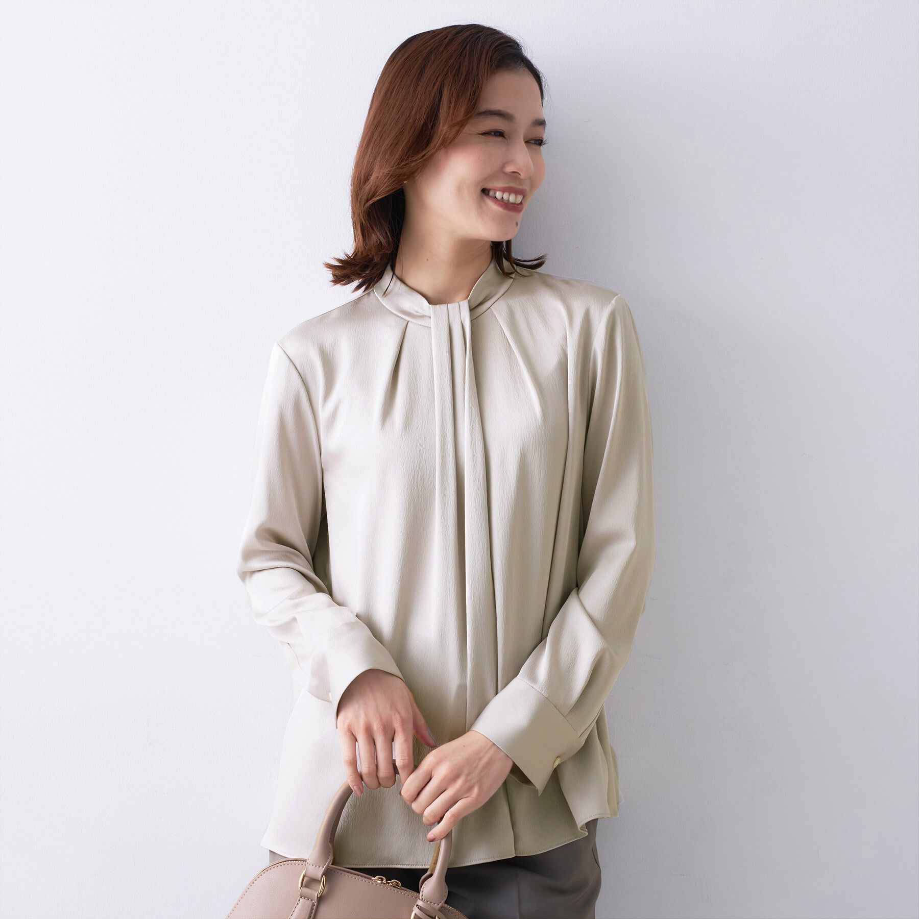 UNTITLED「【きれいめ/お仕事着】サテンドレープブラウス」|シャツ・ブラウス|