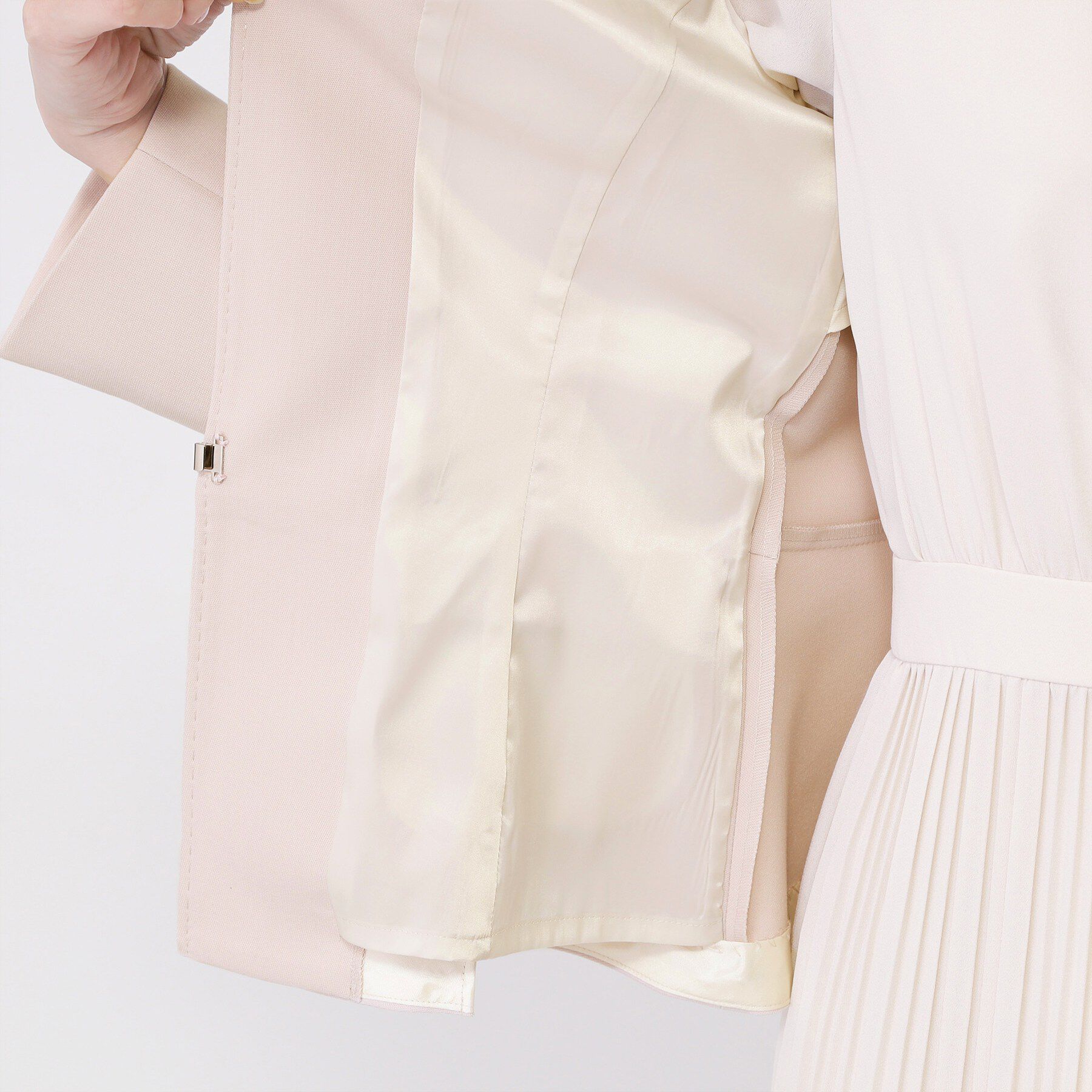 COUP DE CHANCE「【手洗い可／日本製／スーツ可】ペプラムデザインのカラーレスジャケット」|ノーカラージャケット|