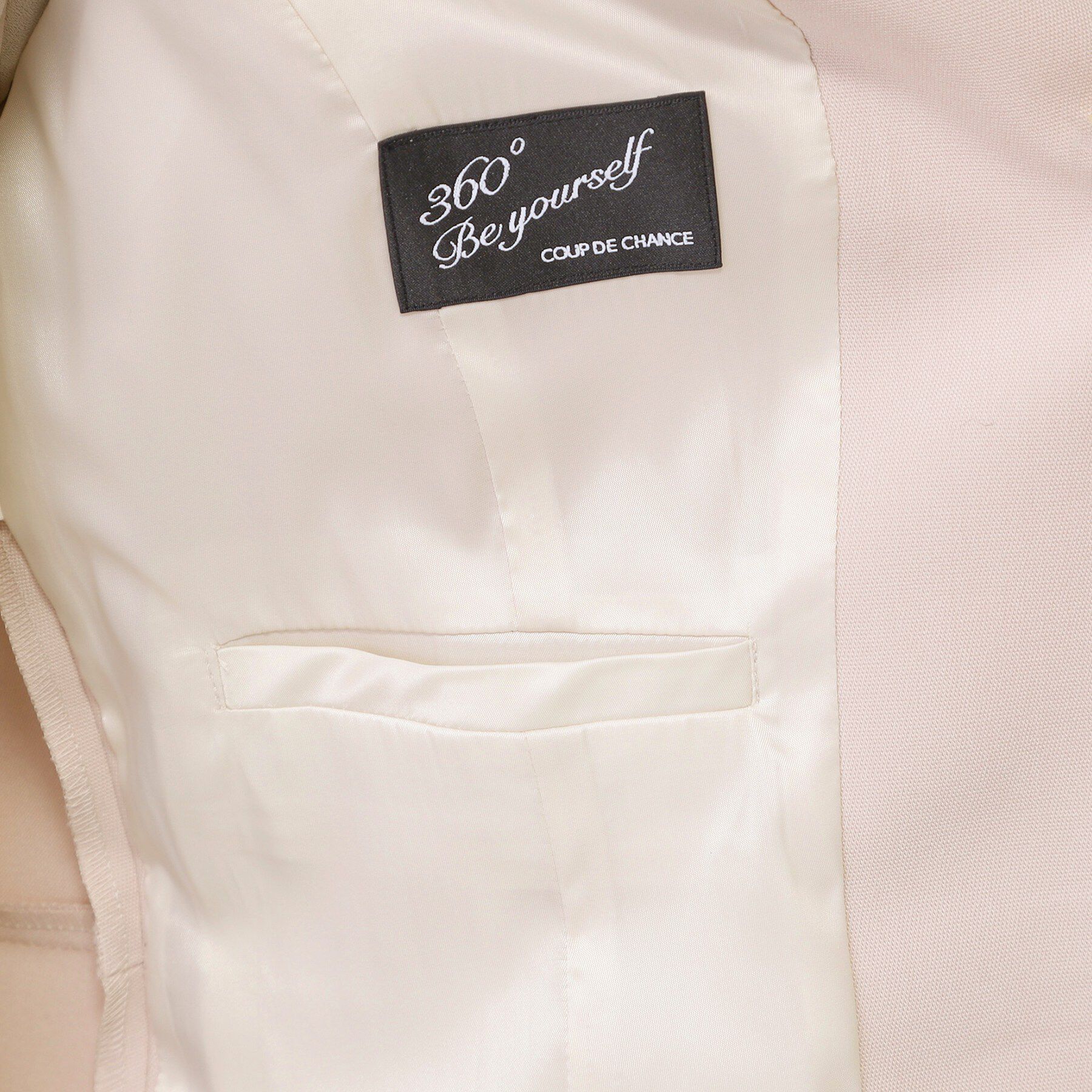 COUP DE CHANCE「【手洗い可／日本製／スーツ可】ペプラムデザインのカラーレスジャケット」|ノーカラージャケット|