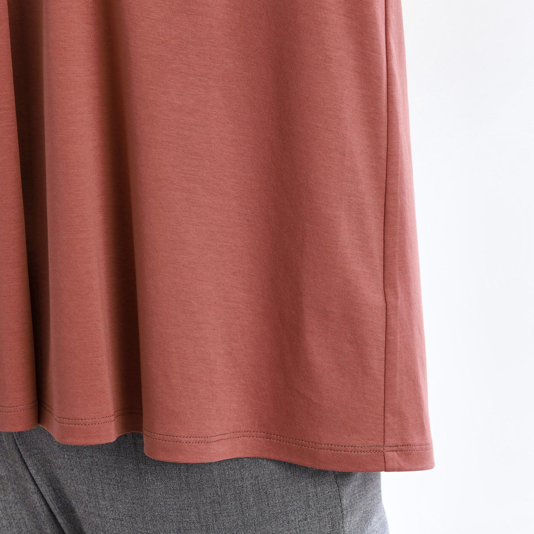 Reflect「【すっきり見え！長め丈／マシンウォッシュ可】スキッパーネックジャージトップス」|Tシャツ・カットソー|