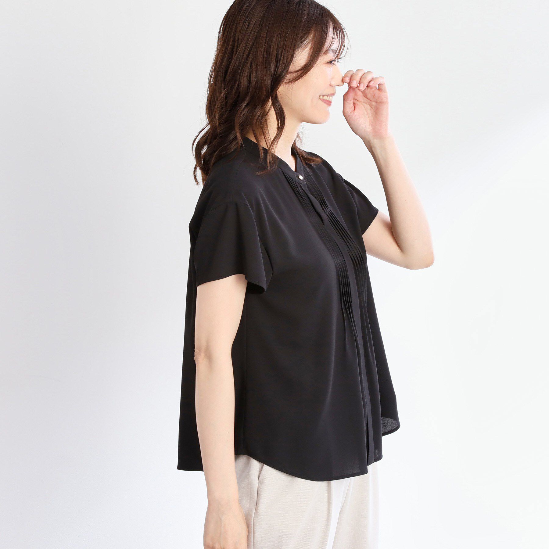 Reflect「【インナーに◎／すっきり見え！長め丈】タックデティールブラウス」|シャツ・ブラウス|