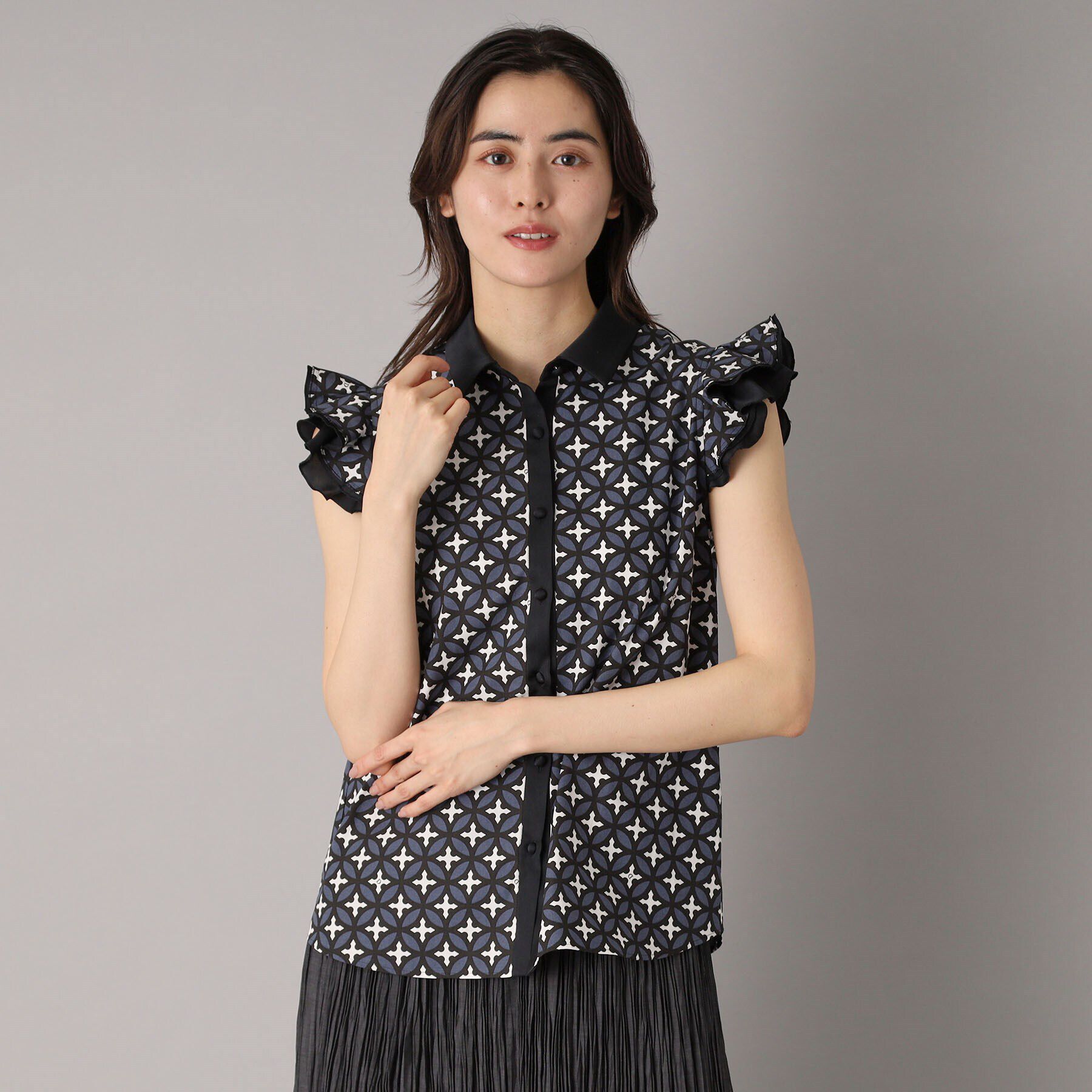 DRESSTERIOR「【大人百花春号掲載 モデル美香さん着用】オーバーラップウィングスリーブブラウス」|シャツ・ブラウス|