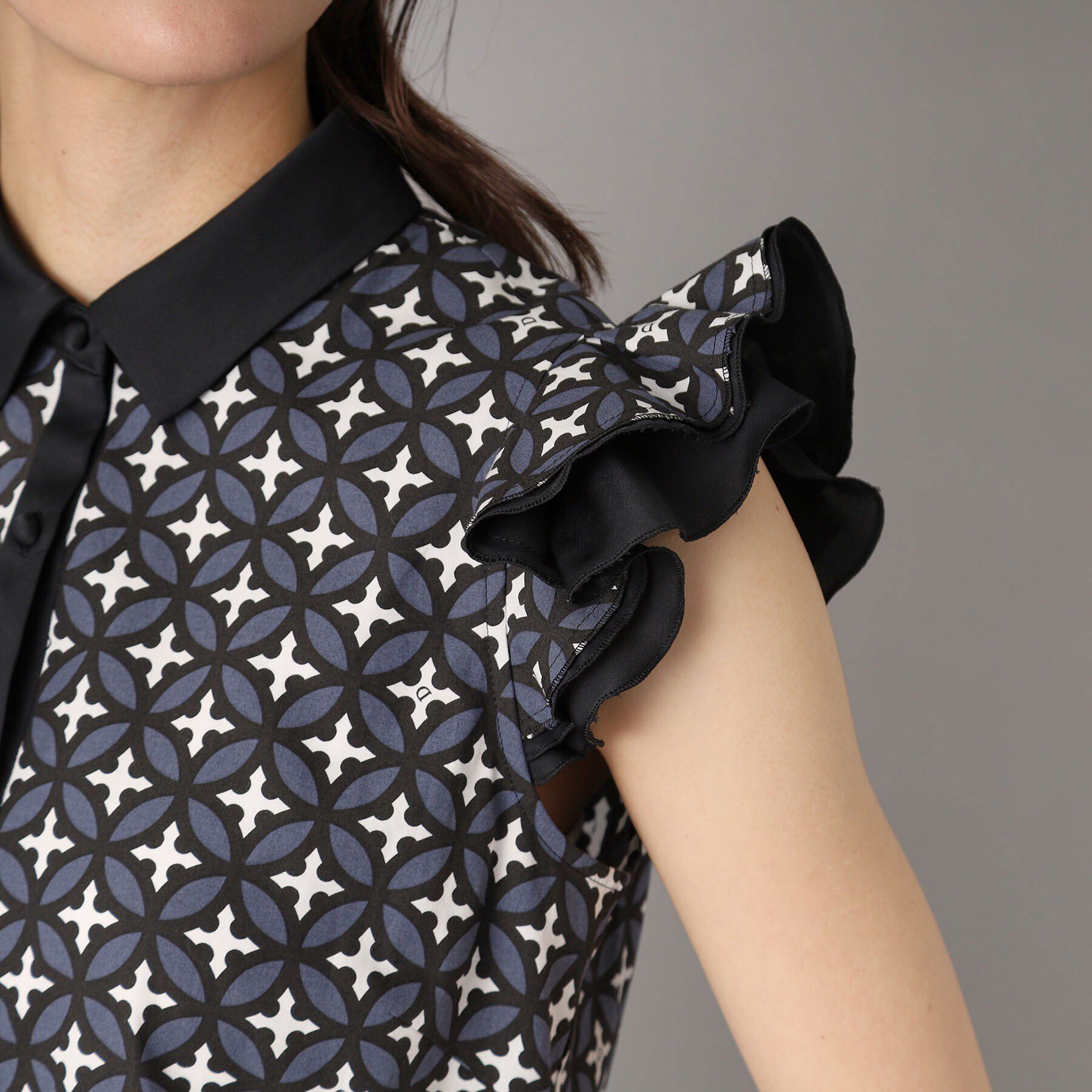 DRESSTERIOR「【大人百花春号掲載 モデル美香さん着用】オーバーラップウィングスリーブブラウス」|シャツ・ブラウス|