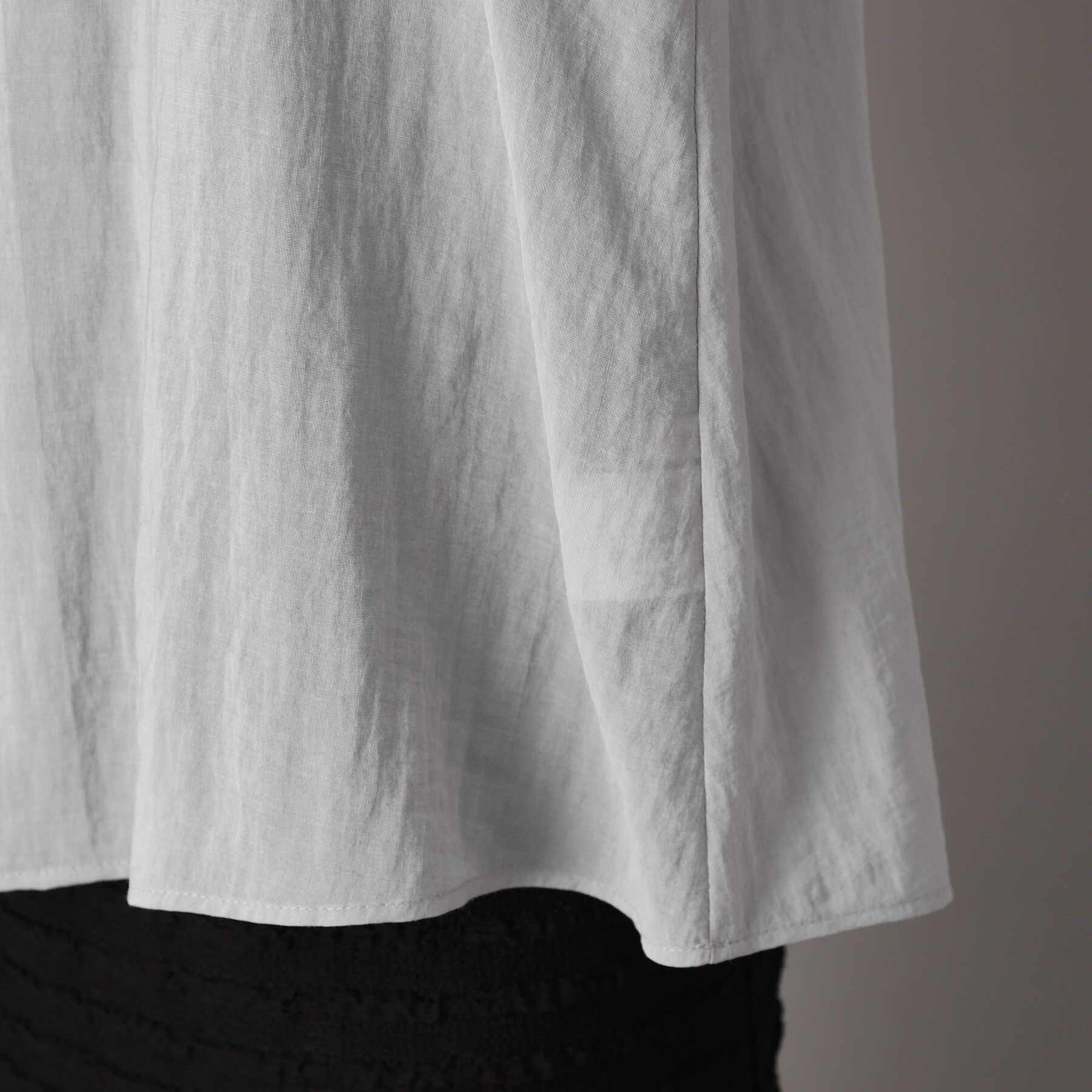 DRESSTERIOR「【洗える/清涼感】ボリュームスリーブバックジップブラウス」|シャツ・ブラウス|