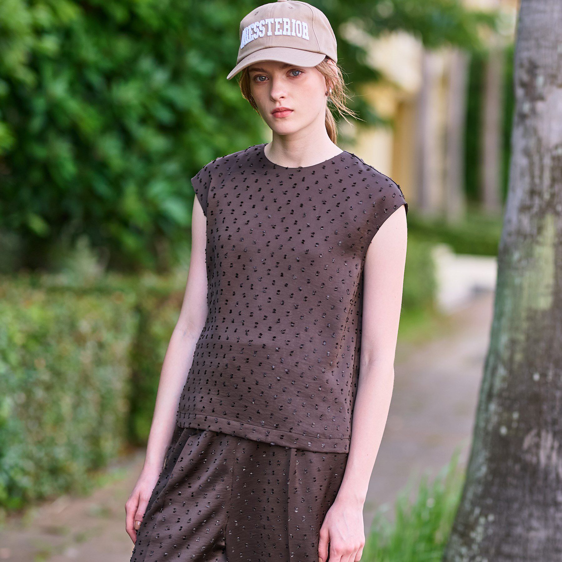 DRESSTERIOR「【セットアップ可/イージーケア】ドビーサテンフレンチスリーブブラウス」|シャツ・ブラウス|ブラウン(044)