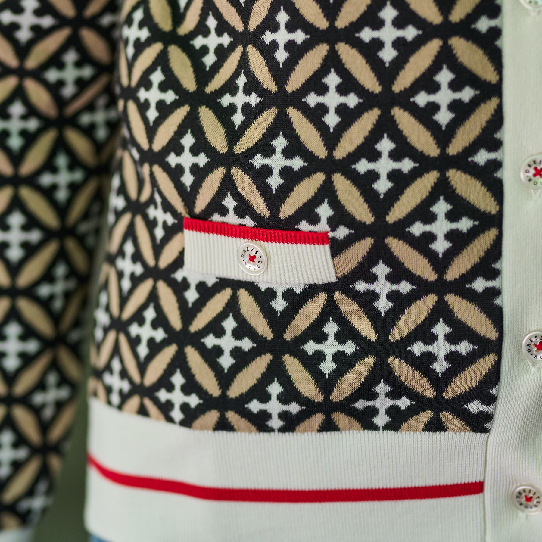 DRESSTERIOR「オーバーラップサークルVネックカーディガン」|カーディガン|