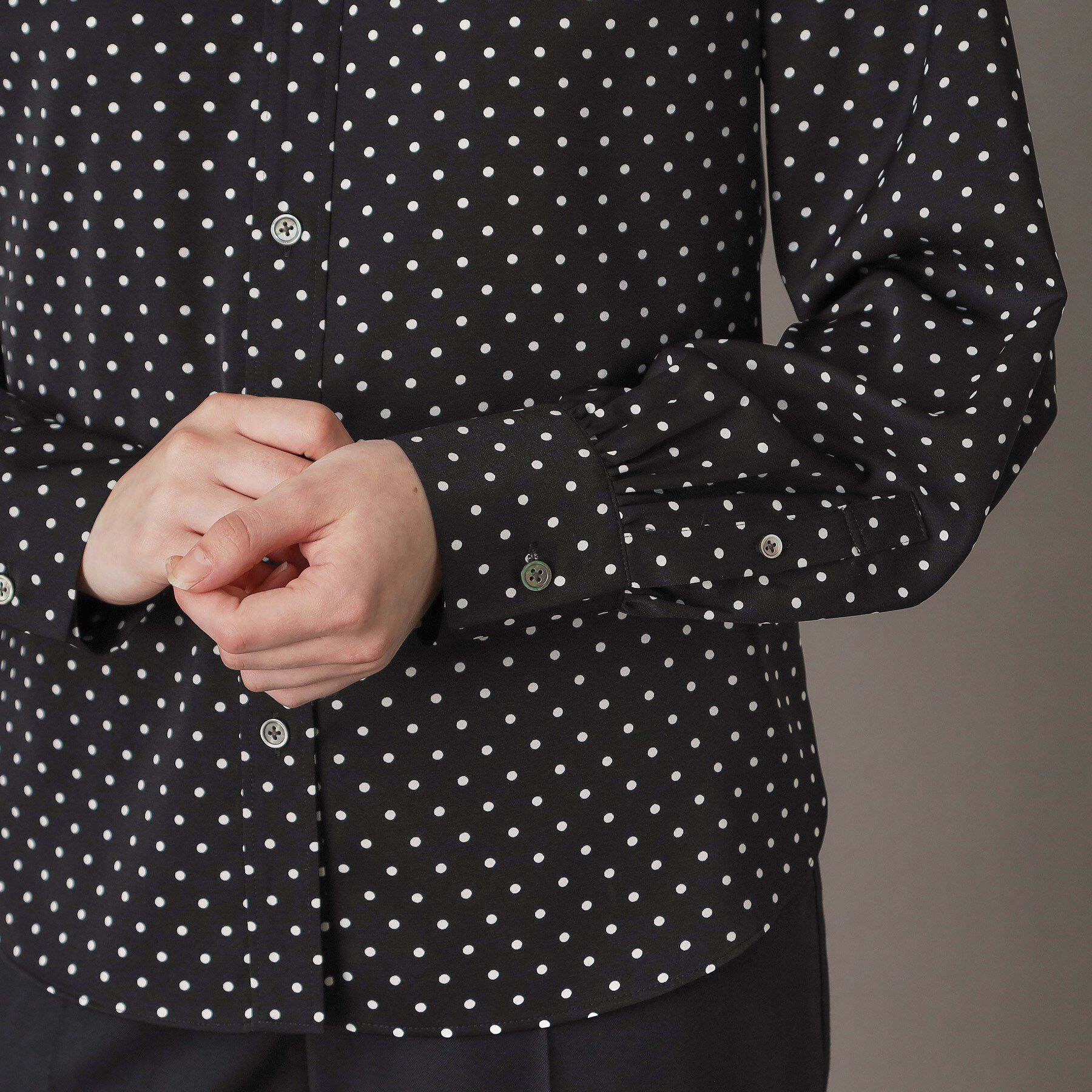 DRESSTERIOR「ドットスタンドフリルネックブラウス」|シャツ・ブラウス|