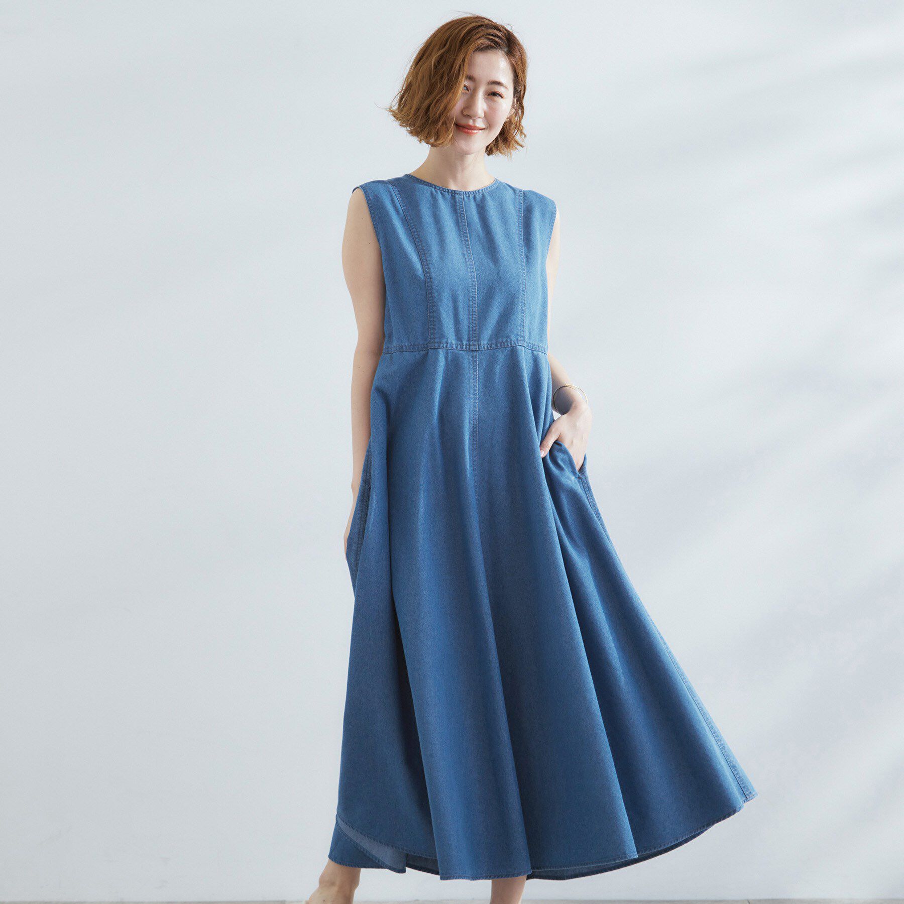 grove「すっきり見え 軽やかデニムノースリーブワンピース」|ワンピース|