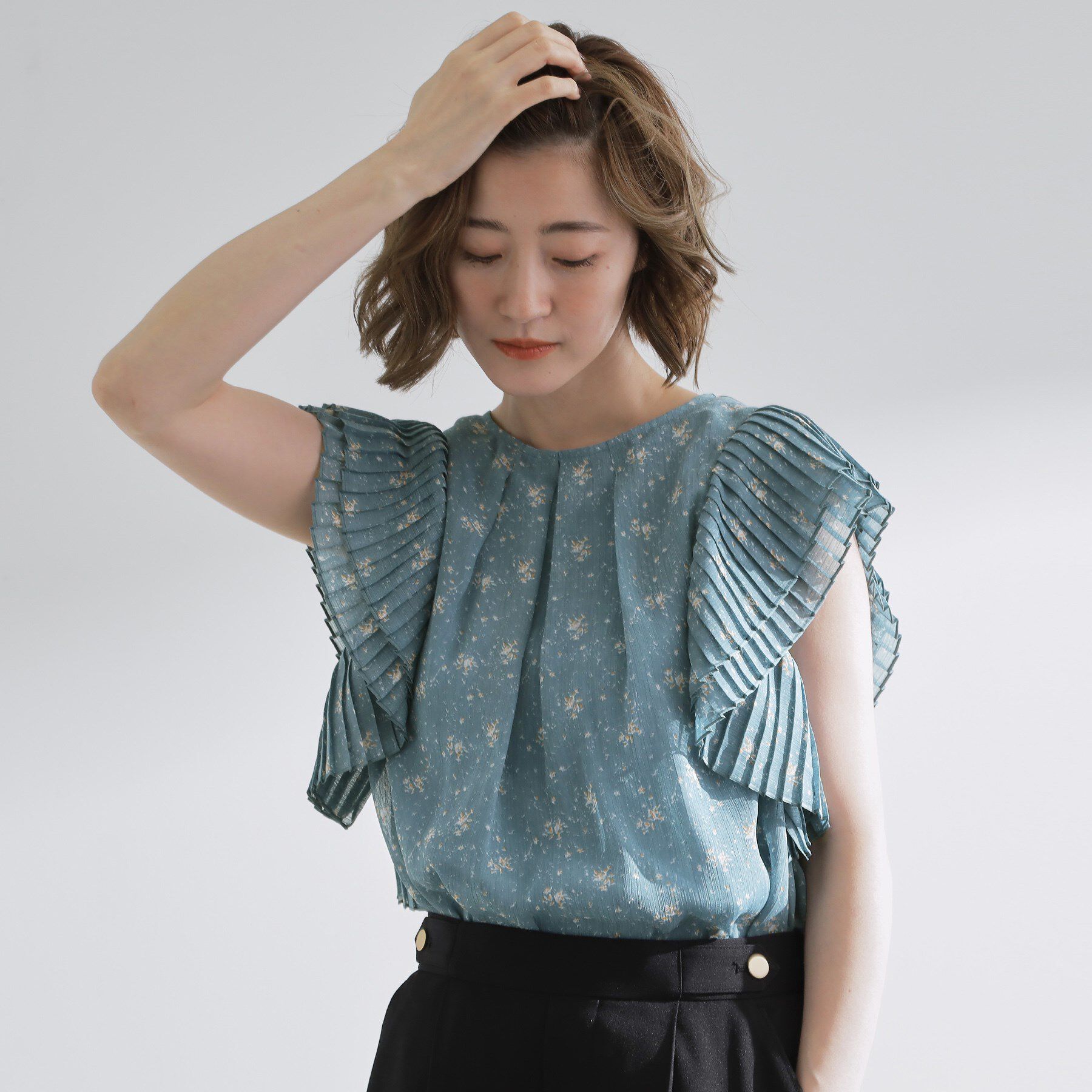 grove「プリーツが彩る 華やか花柄ブラウス」|シャツ・ブラウス|ブルー(092)