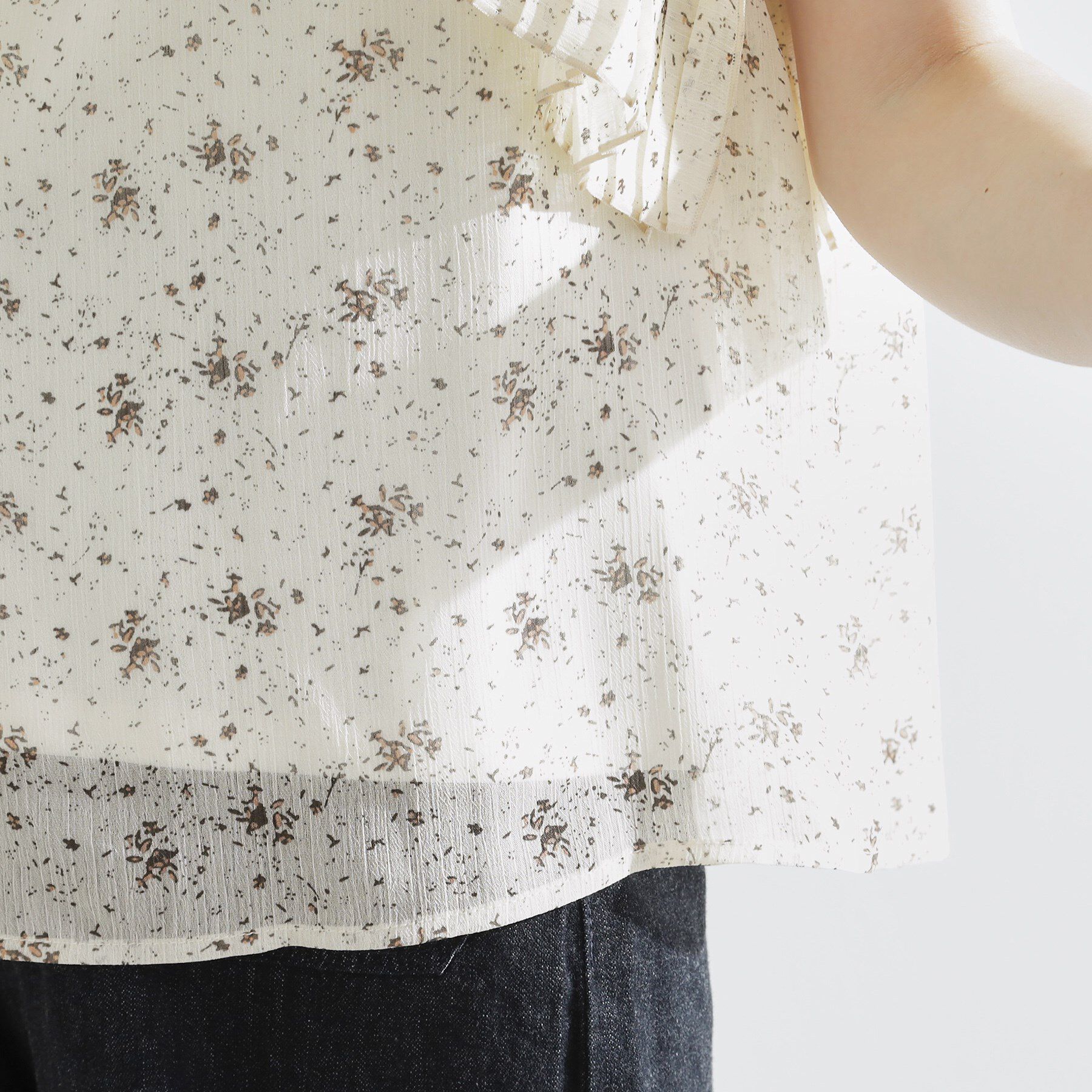 grove「プリーツが彩る 華やか花柄ブラウス」|シャツ・ブラウス|