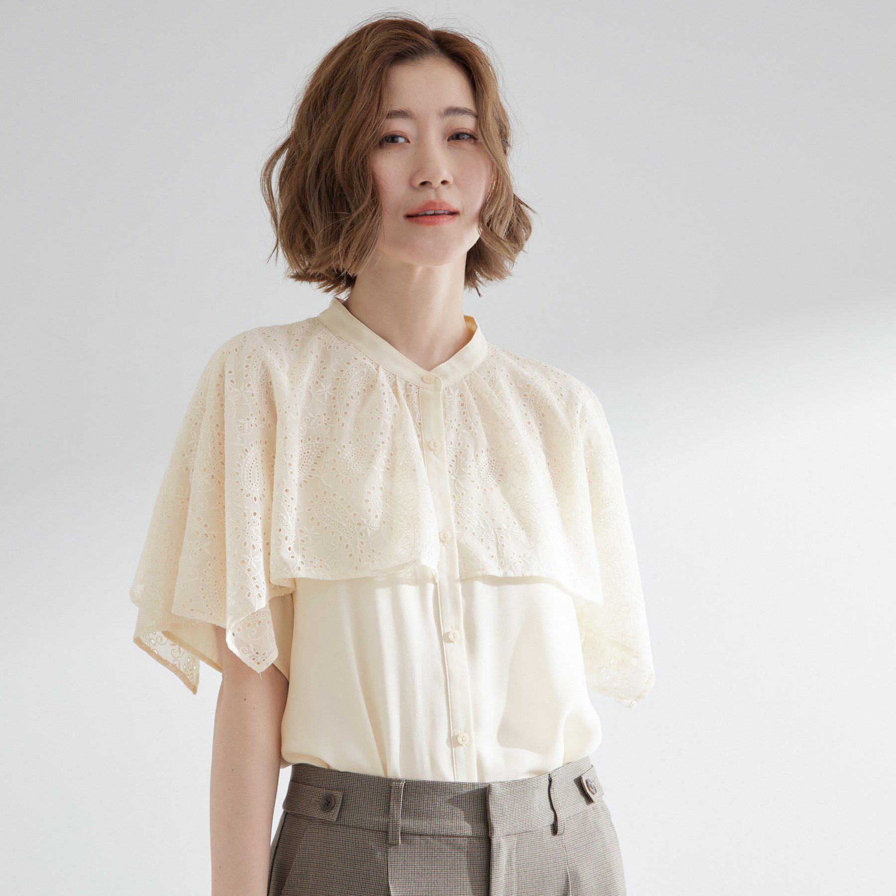 grove「透け感と刺繍で魅せる　ペイズリー刺繍ケープブラウス」|シャツ・ブラウス|アイボリー(004)