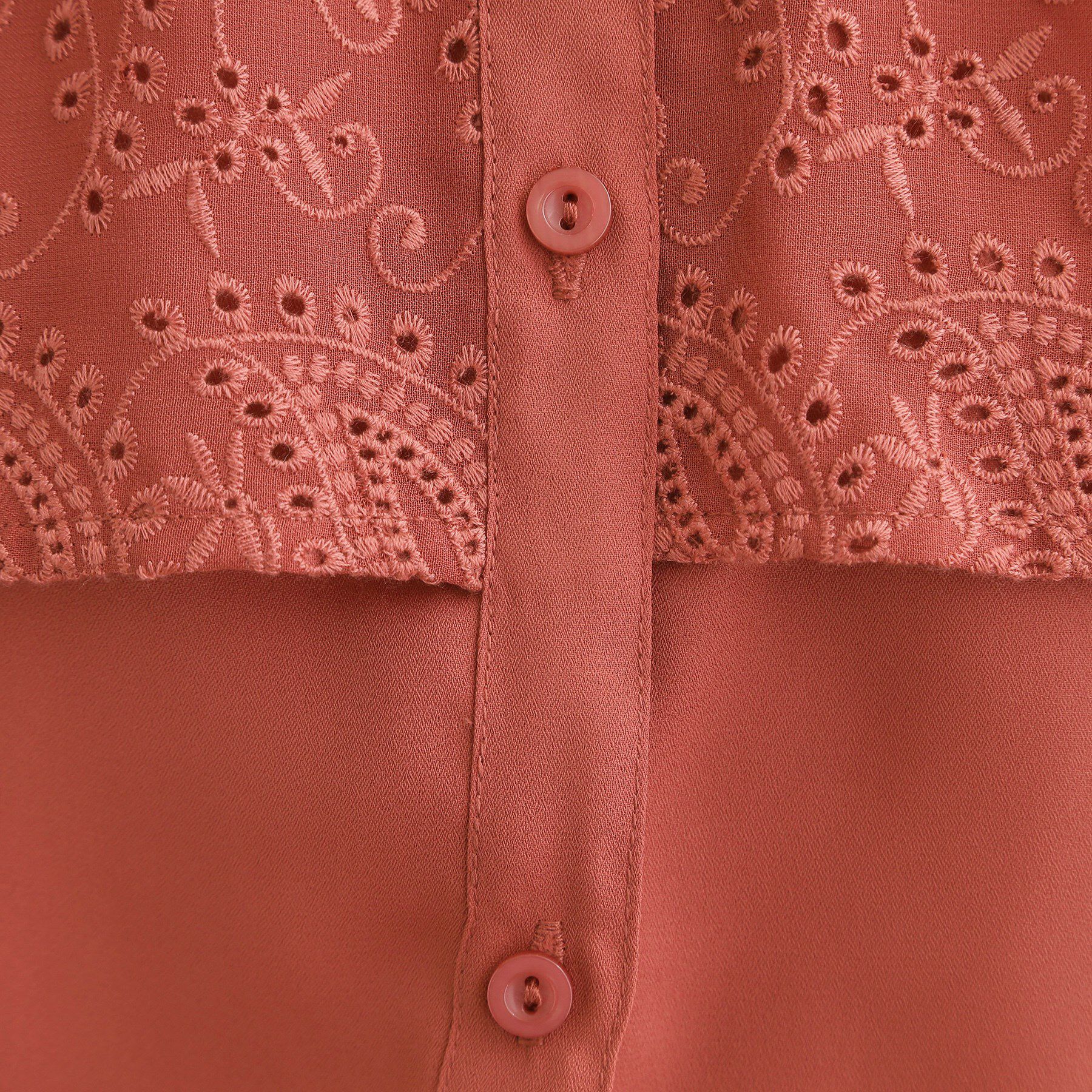 grove「透け感と刺繍で魅せる　ペイズリー刺繍ケープブラウス」|シャツ・ブラウス|