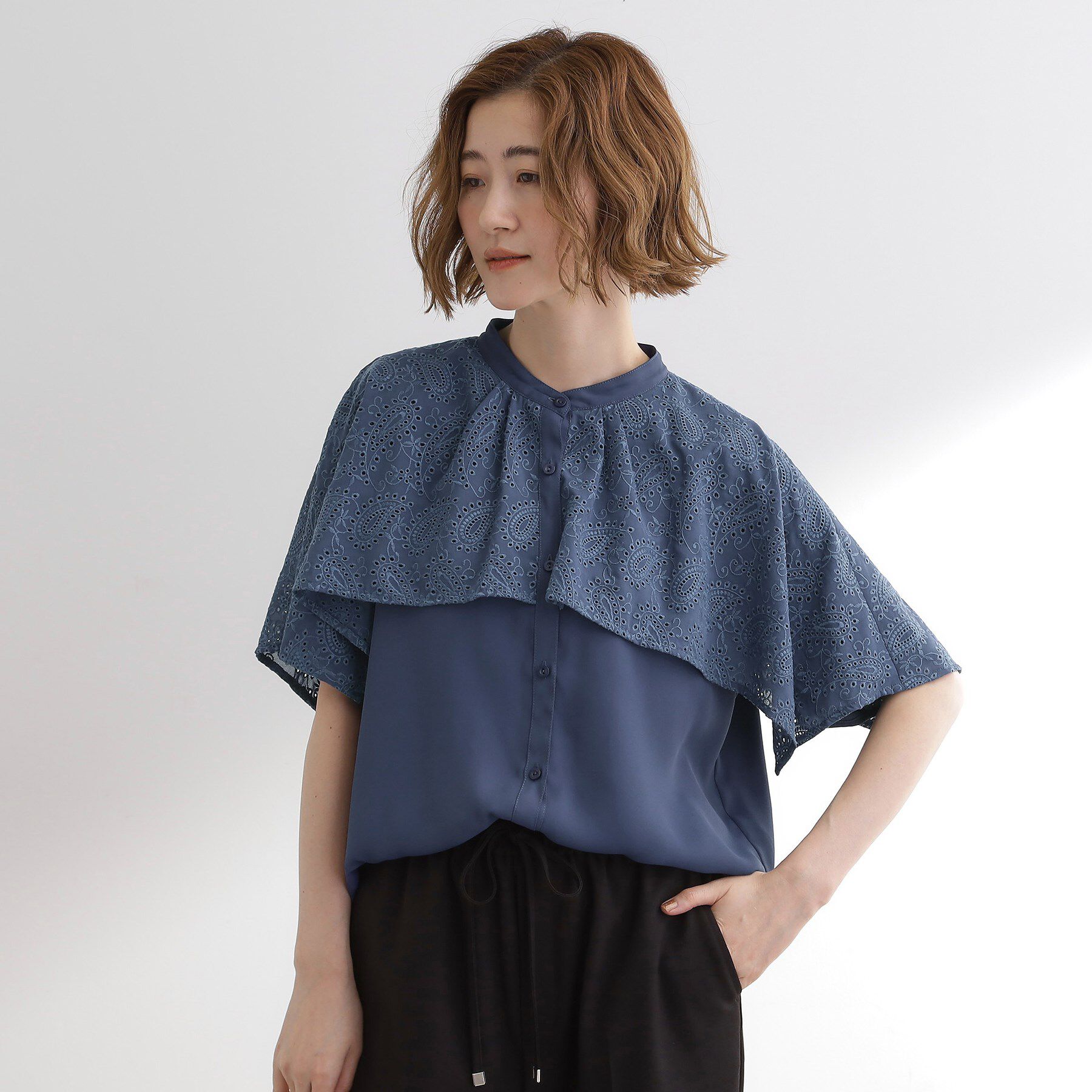 grove「透け感と刺繍で魅せる　ペイズリー刺繍ケープブラウス」|シャツ・ブラウス|