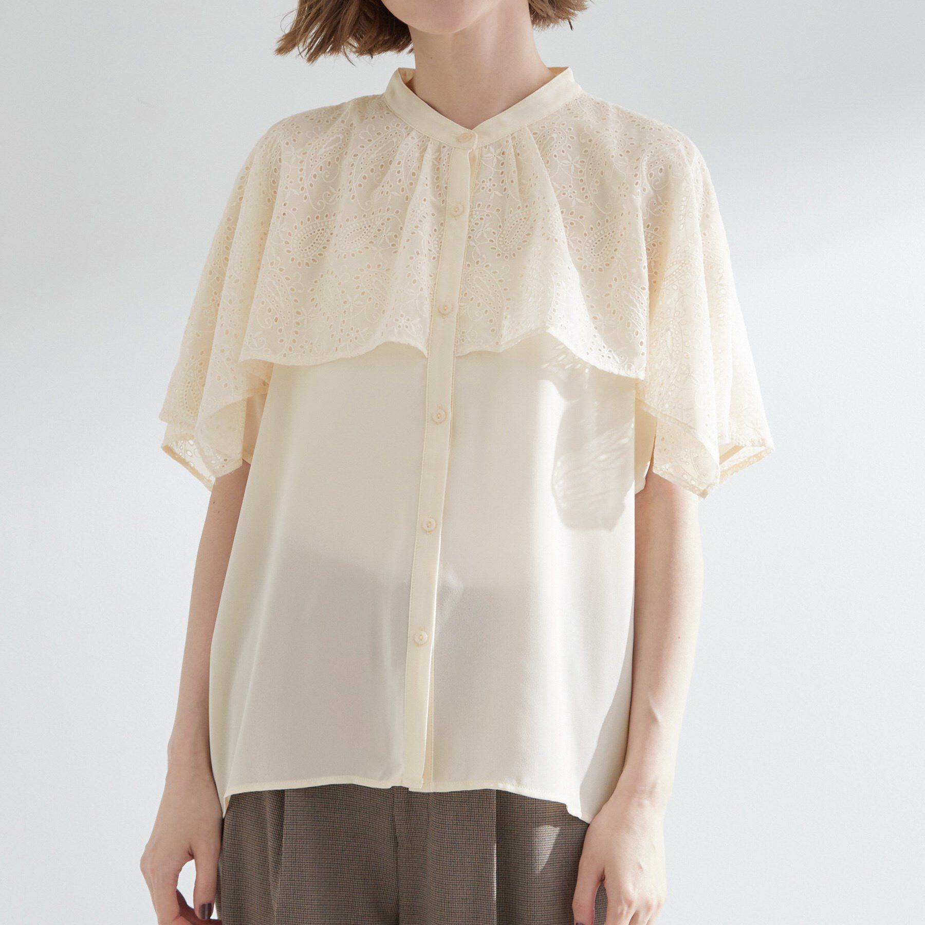 grove「透け感と刺繍で魅せる　ペイズリー刺繍ケープブラウス」|シャツ・ブラウス|