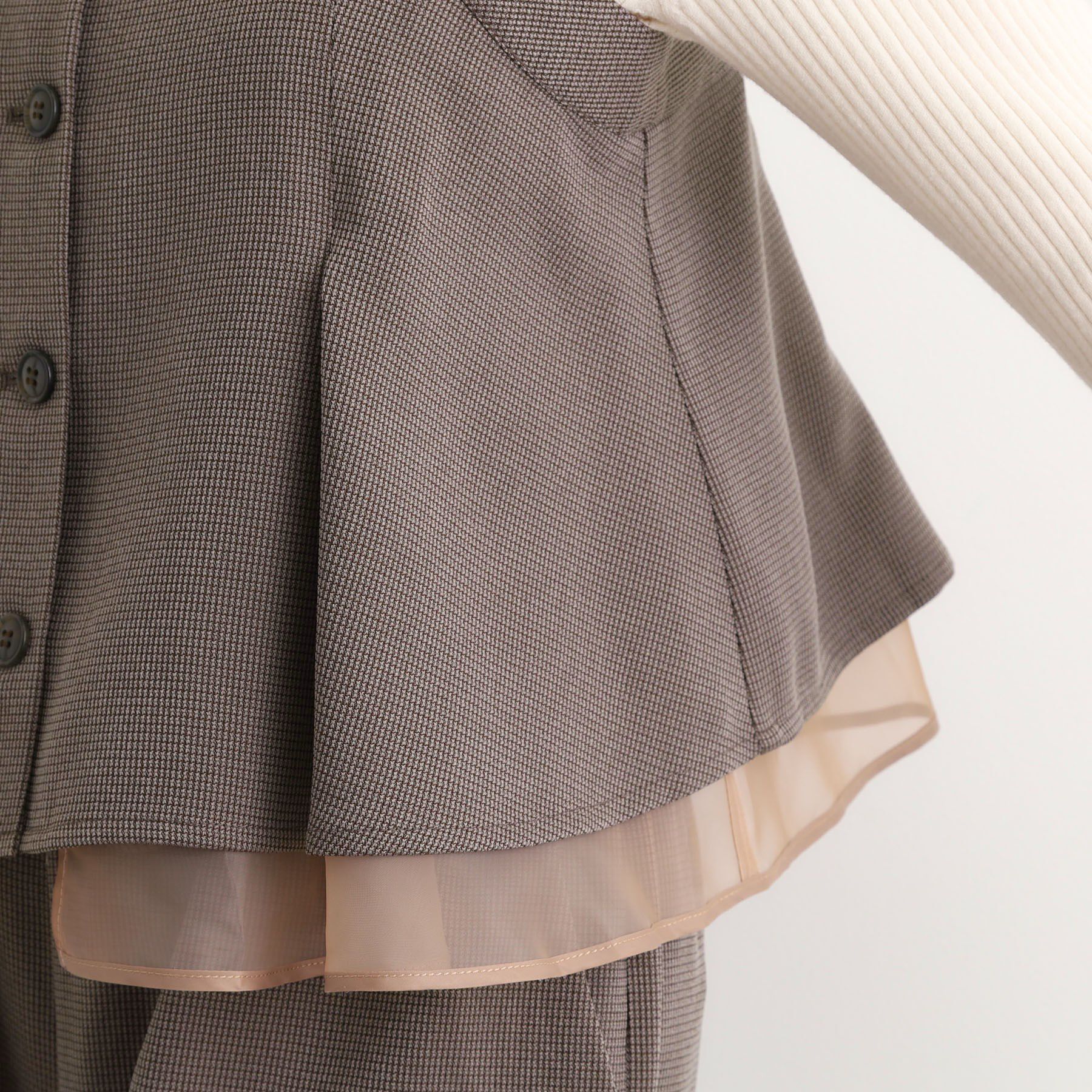 grove「【2点SET/体型カバー】透け感とレイヤードで大人の遊び心を、ビスチェSET UP」|スーツ|