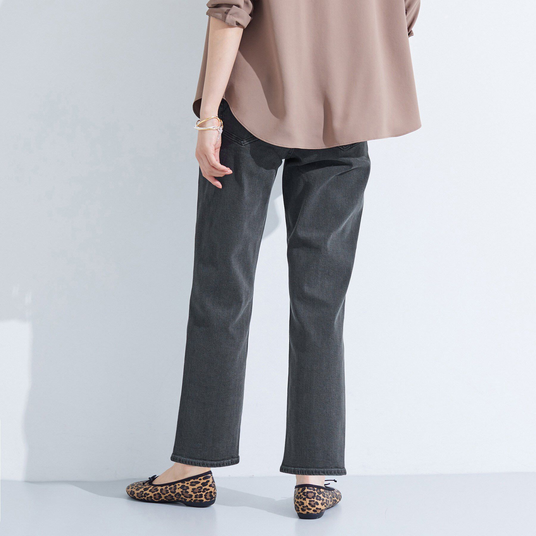 INDIVI「【春の新色登場！褒められデニム】スリムストレート デニムパンツ」|デニム|