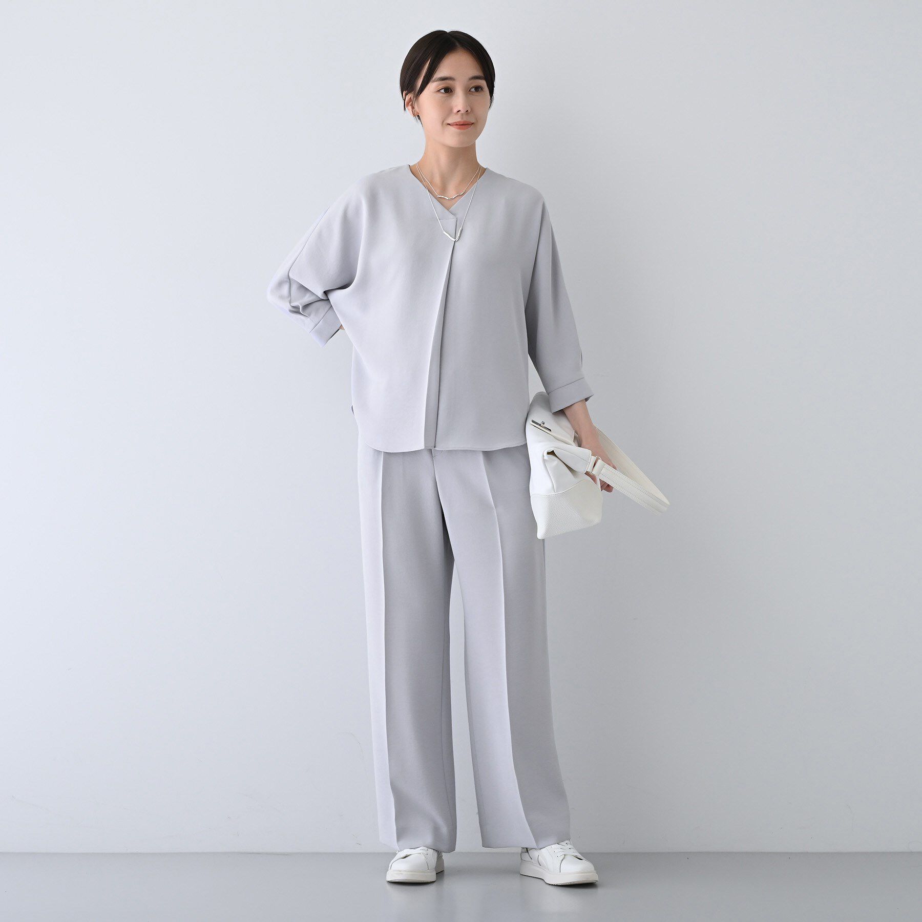 INDIVI「【着る日傘/遮熱/UVケア】Vネックドルマンスリーブブラウス」|シャツ・ブラウス|