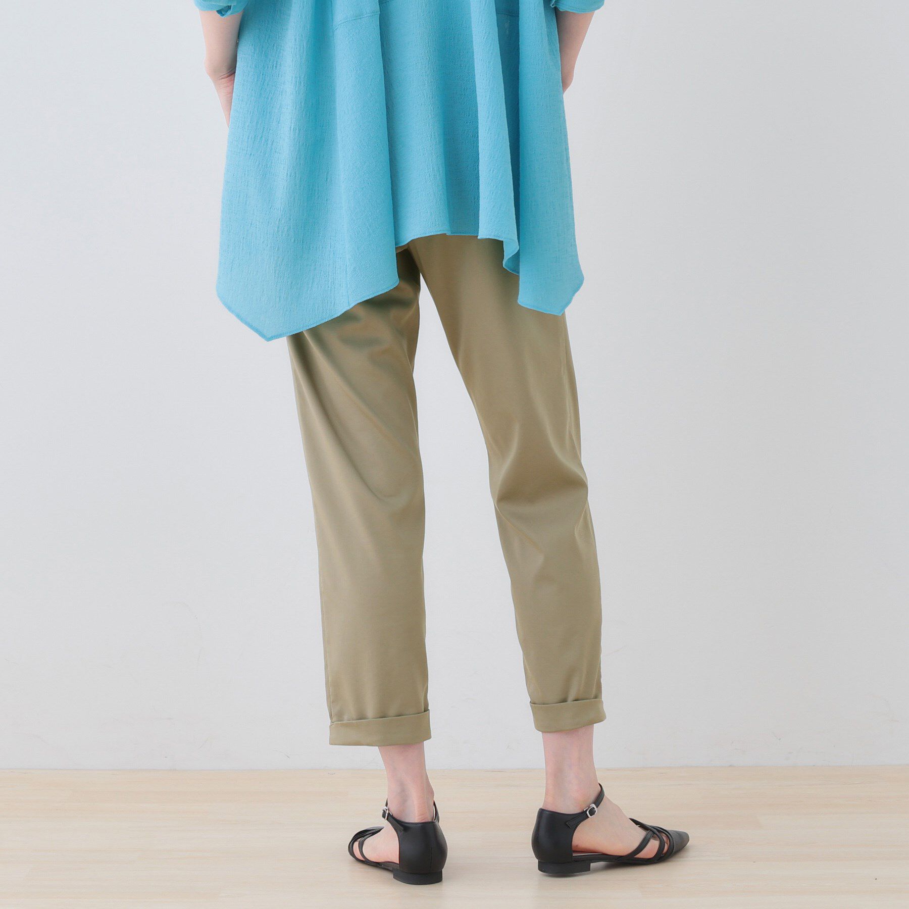 INDIVI「【洗える／高ストレッチ】クロップド丈サテンテーパードパンツ」|その他|