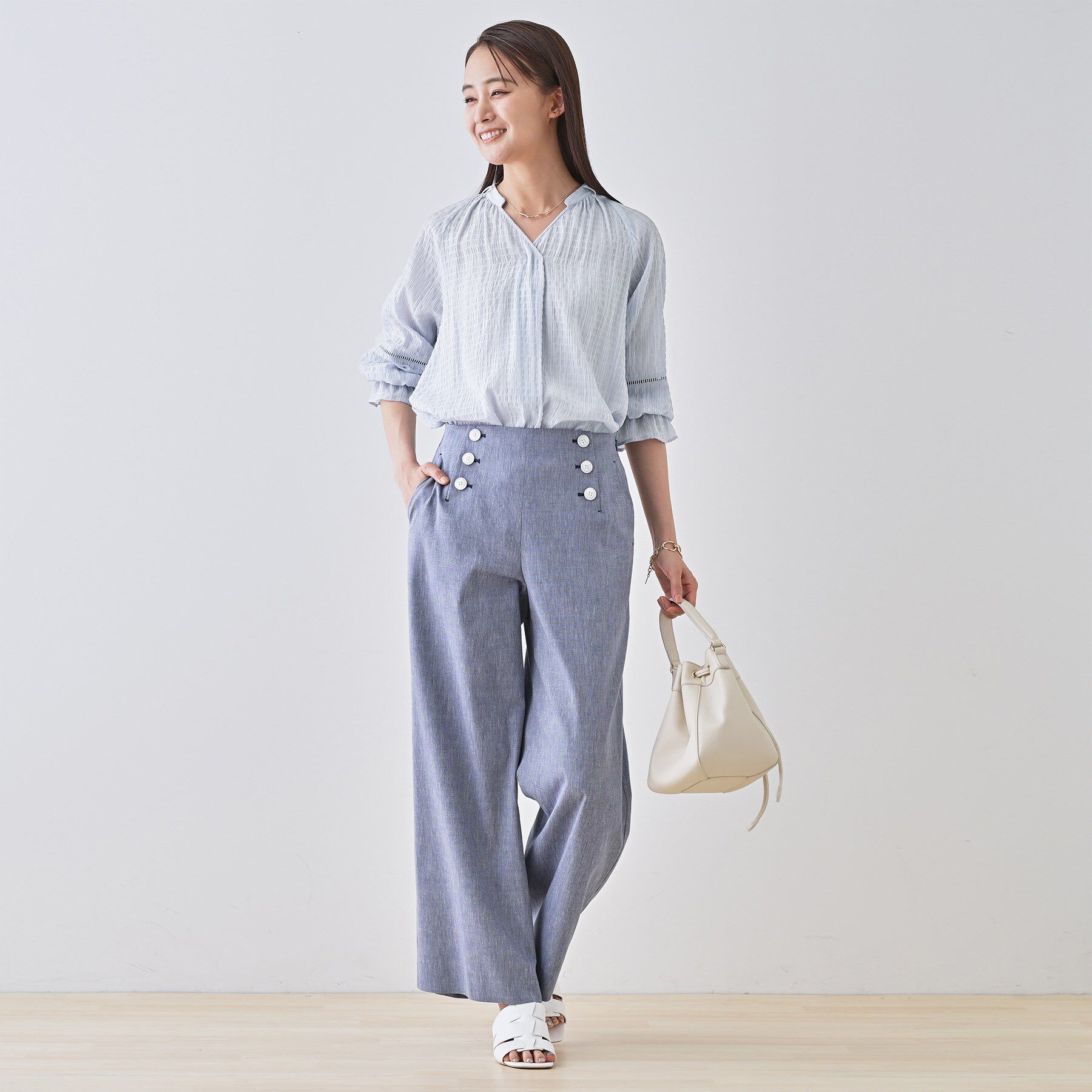 INDIVI「【洗える／シャーリング素材】ボリューム袖エアリーブラウス」|シャツ・ブラウス|