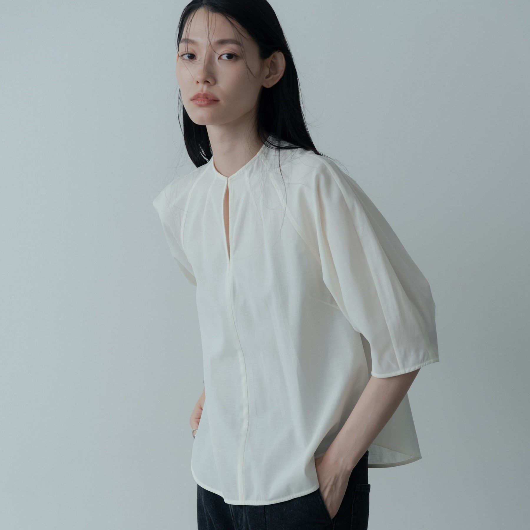 GALLEST「ボトルネックブラウス」|シャツ・ブラウス|ホワイト(001)