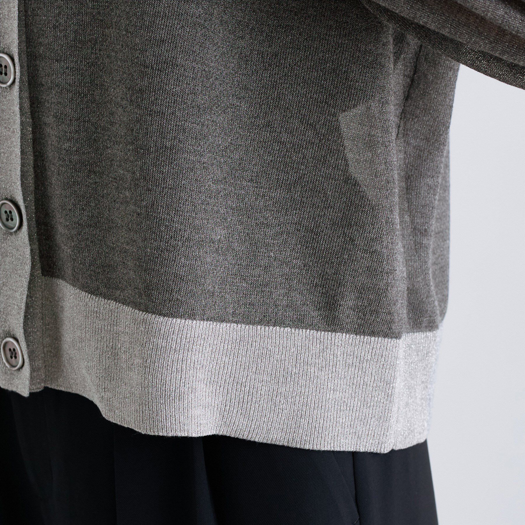 INDIVI「【程よいシアー素材/洗える】バイカラーラメカーディガン」|カーディガン|