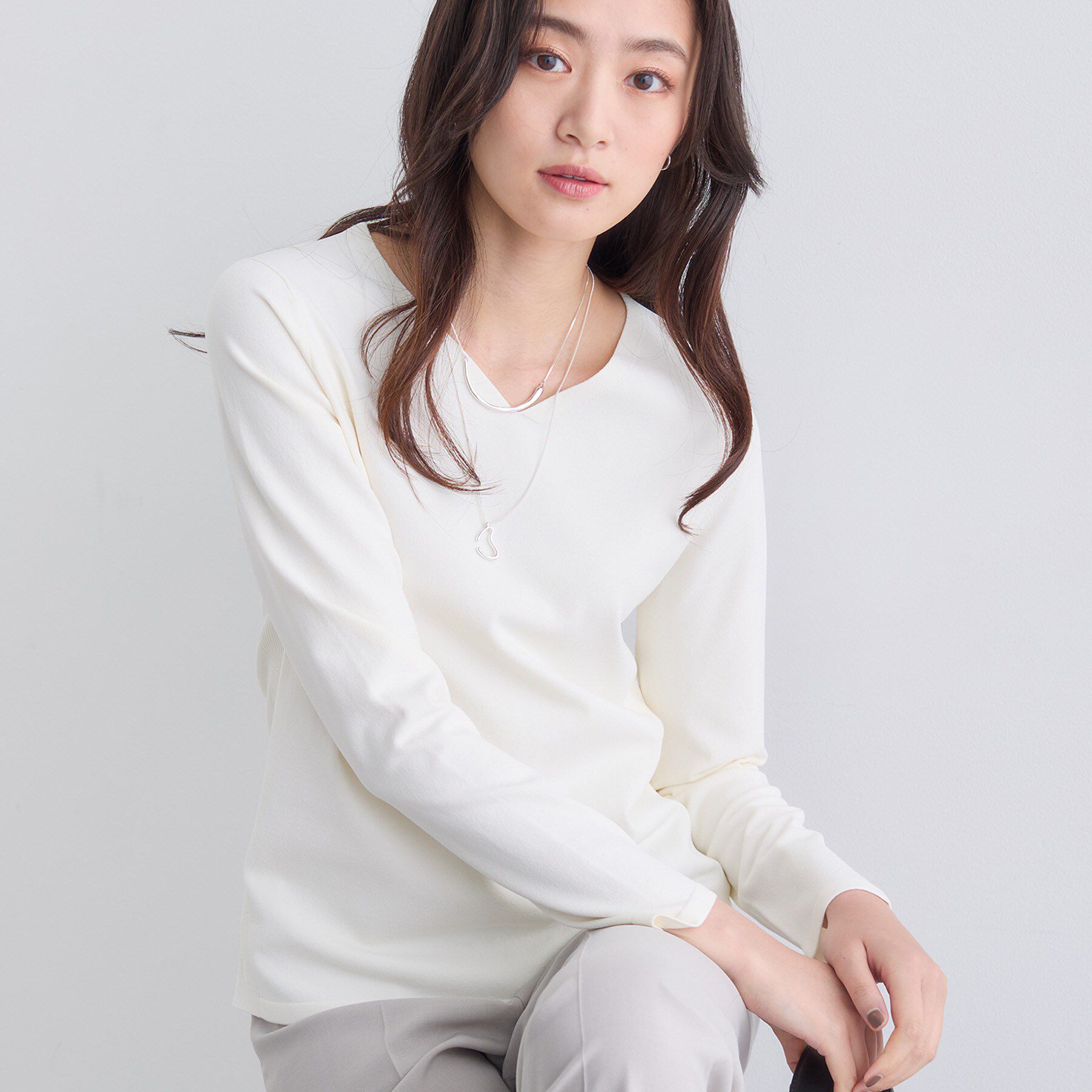INDIVI「【洗える】Vネックコンパクトニット」|ニット・セーター|オフホワイト(003