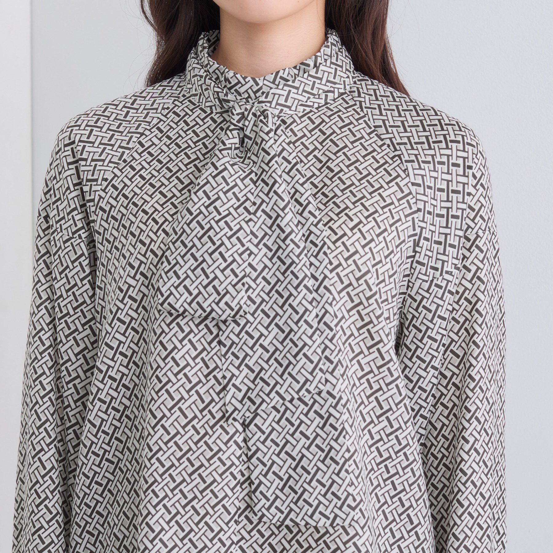 INDIVI「ジオメプリントボウタイブラウス」|シャツ・ブラウス|