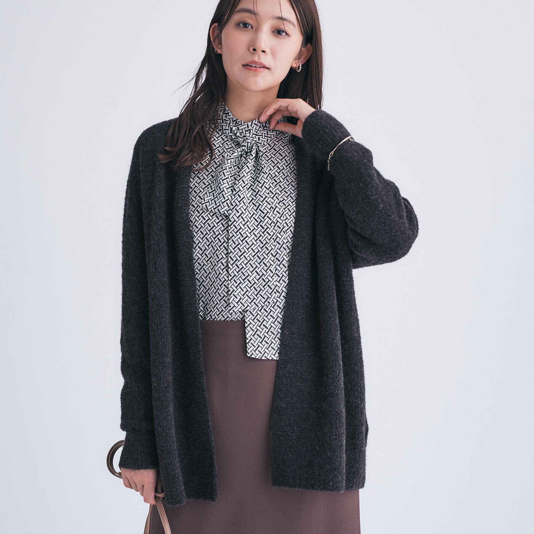 INDIVI「【エアリー素材】ブークレ着流しニットカーディガン」|カーディガン|チャコールグレー(0