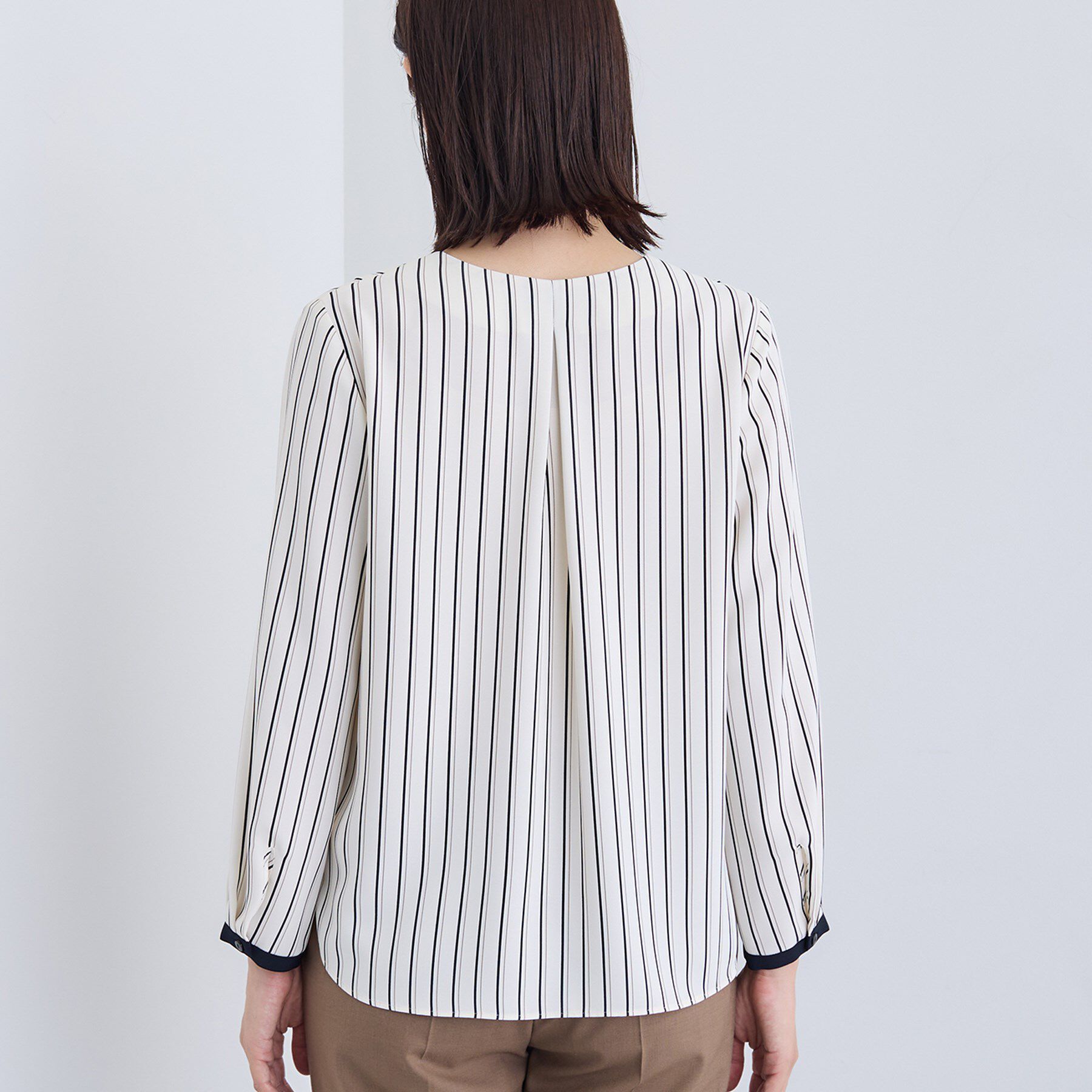 INDIVI「【通勤／イージーケア】Vネック ジョーゼットブラウス」|シャツ・ブラウス|