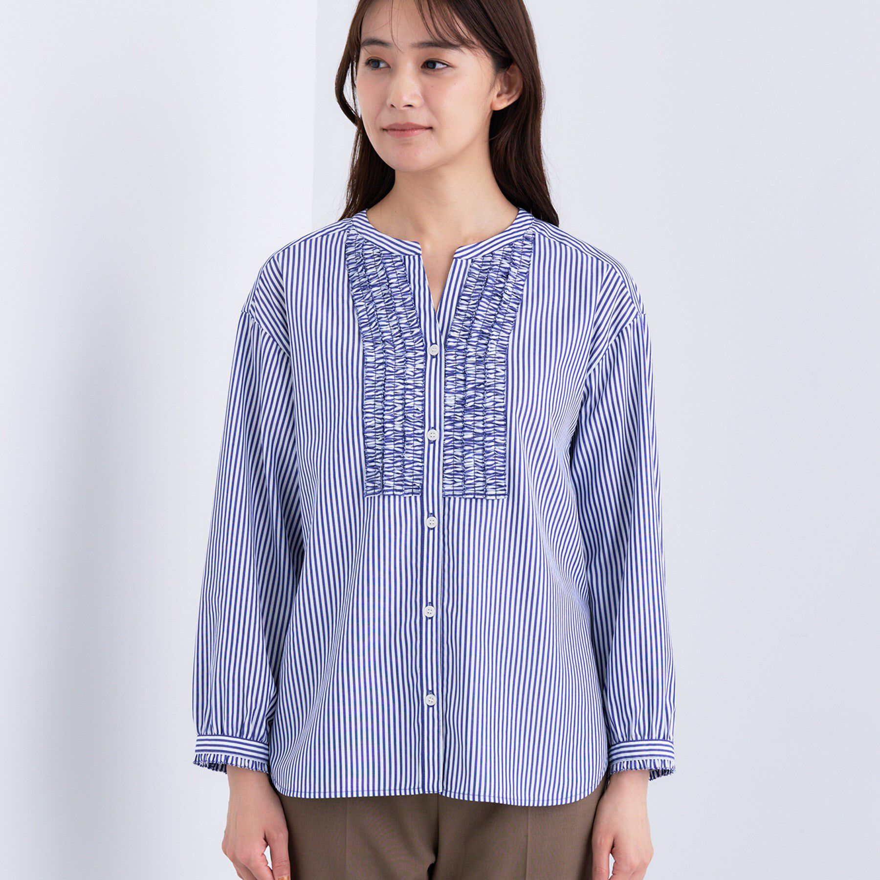 INDIVI「【洗える】胸元タックフリル長袖ブラウス」|シャツ・ブラウス|