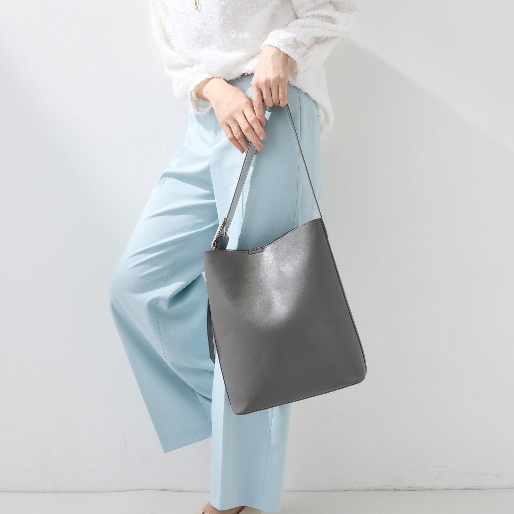 INDIVI「【A4収納可能／合皮】配色デザインワンショルダーバッグ」|ショルダー・メッセンジャー|