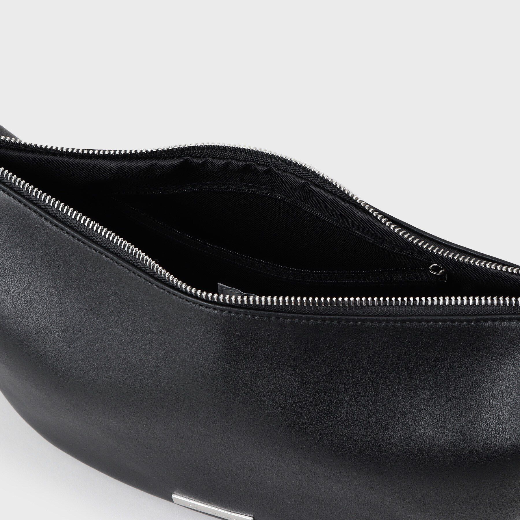 tk.TAKEO KIKUCHI「ミニラウンドショルダー」|ショルダー・メッセンジャー|