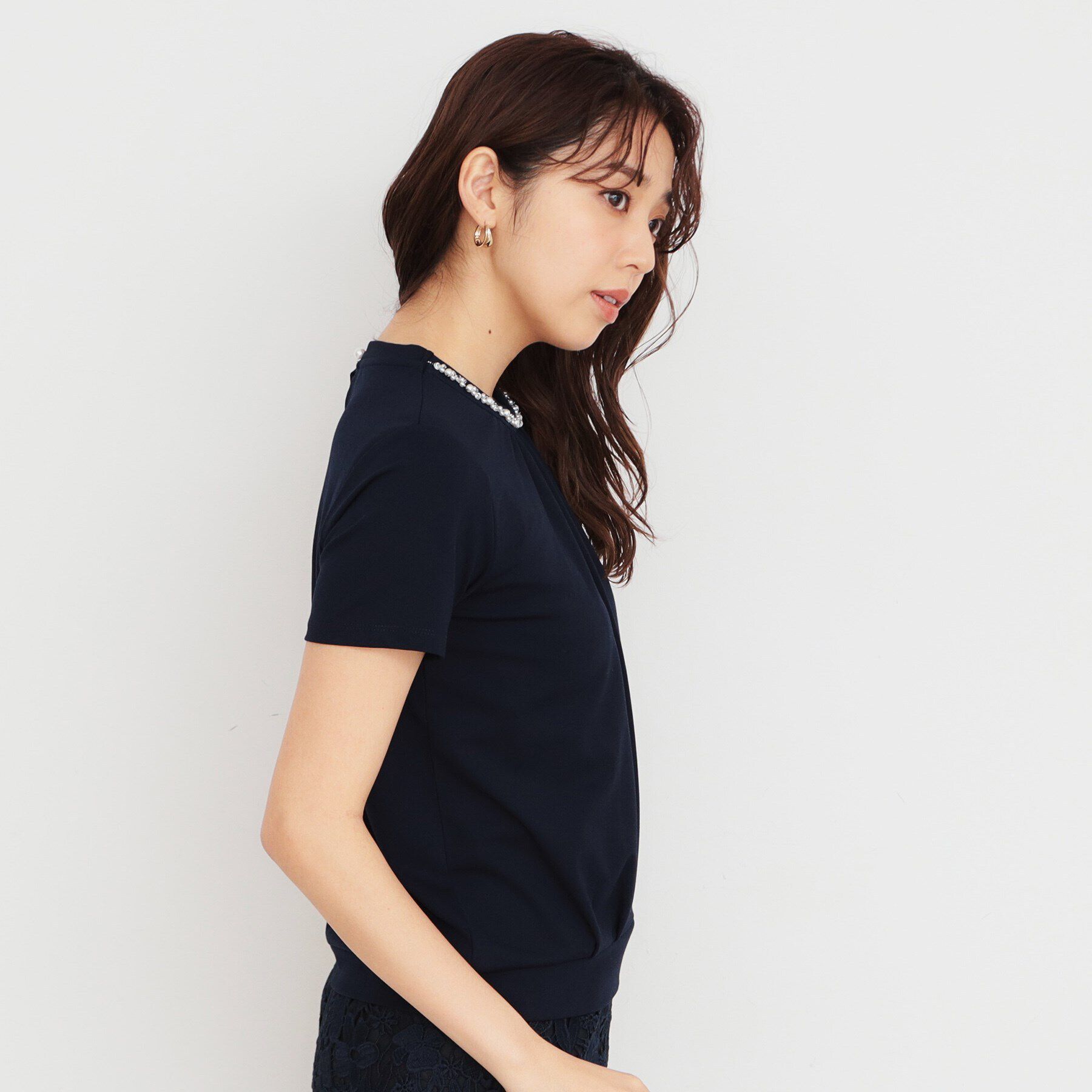 index「UV ストレッチポンチビジューネックトップス【接触冷感/洗濯機洗い可】」|Tシャツ・カットソー|