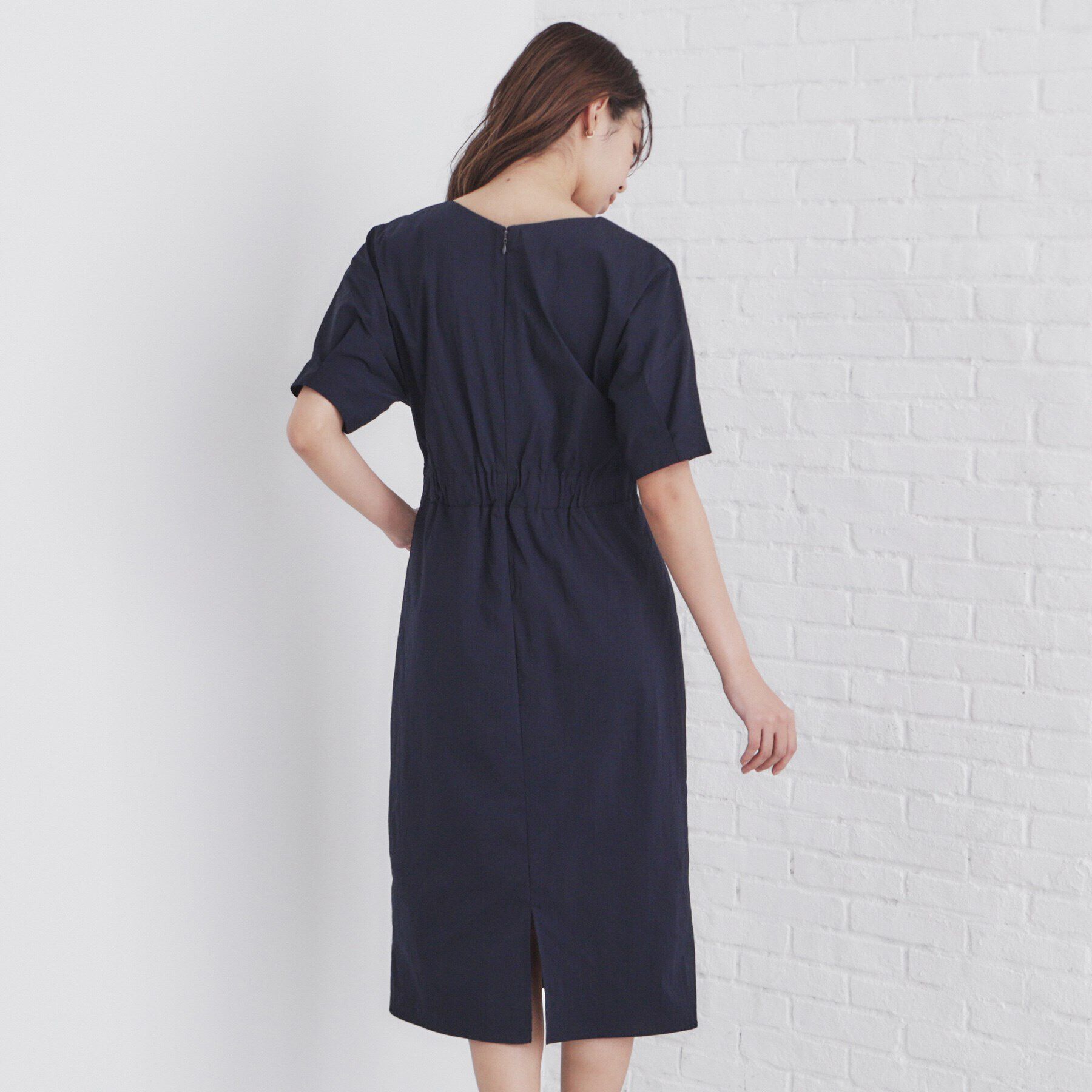 index「Vネックタックナローワンピース【洗濯機洗い可】」|ワンピース|